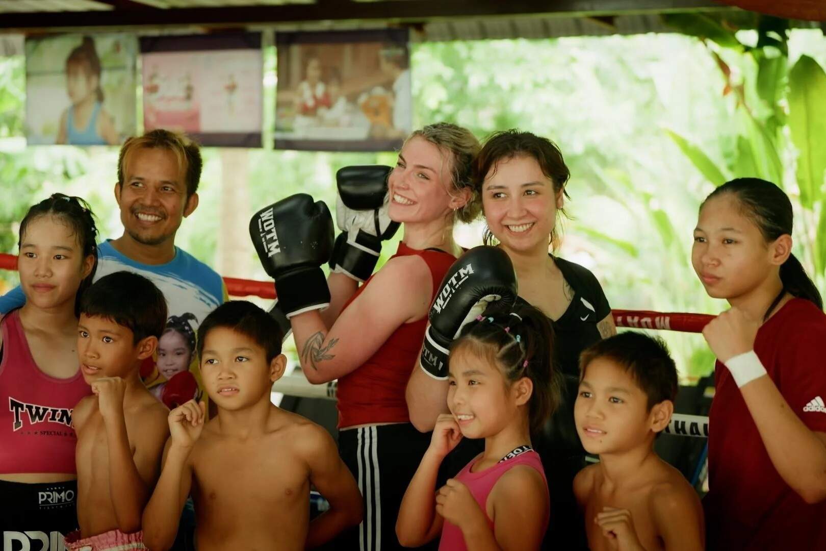 Maandag op tv: met cartooniste Chrostin naar Thailand | De Standaard