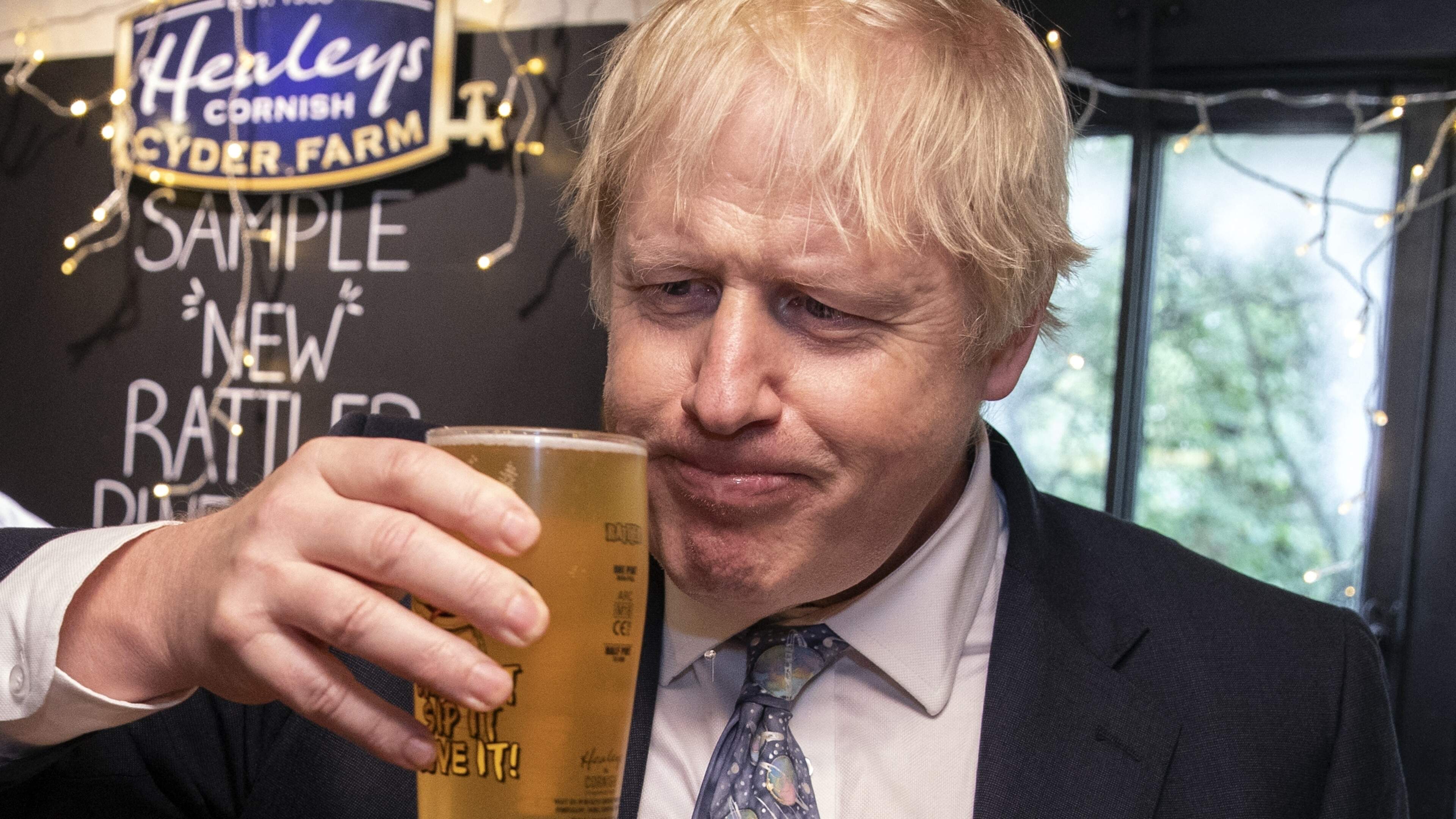 Vertrouw nooit een politicus met een glas bier in zijn hand