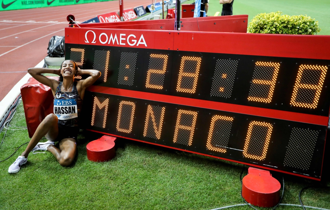 Nederlandse Sifan Hassan loopt wereldrecord op Engelse mijl tijdens