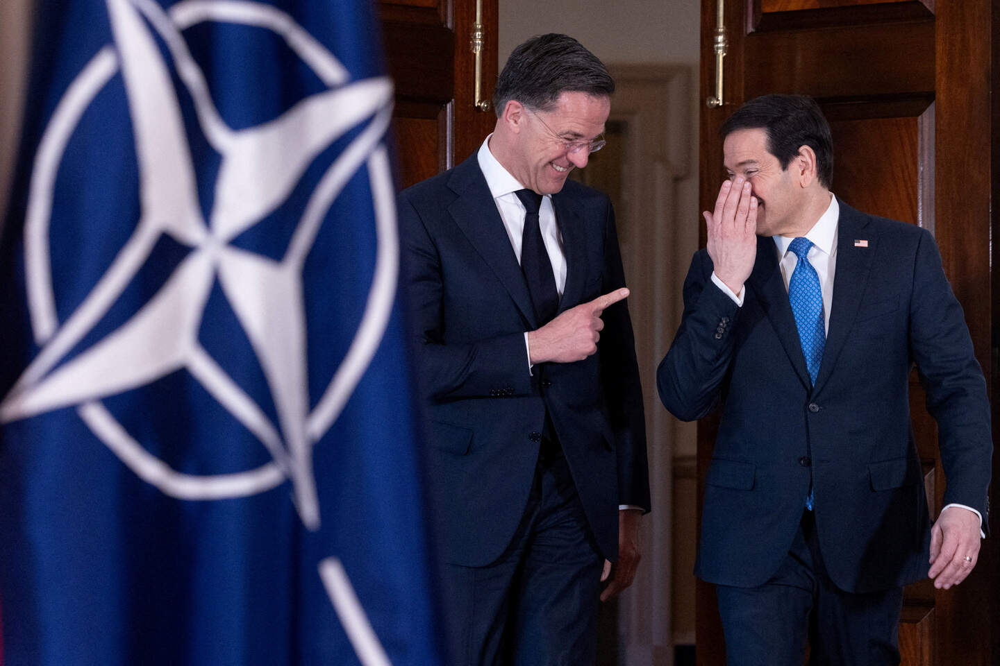 De Europeanen nemen steeds meer afstand van president Trump, voor Navo ...