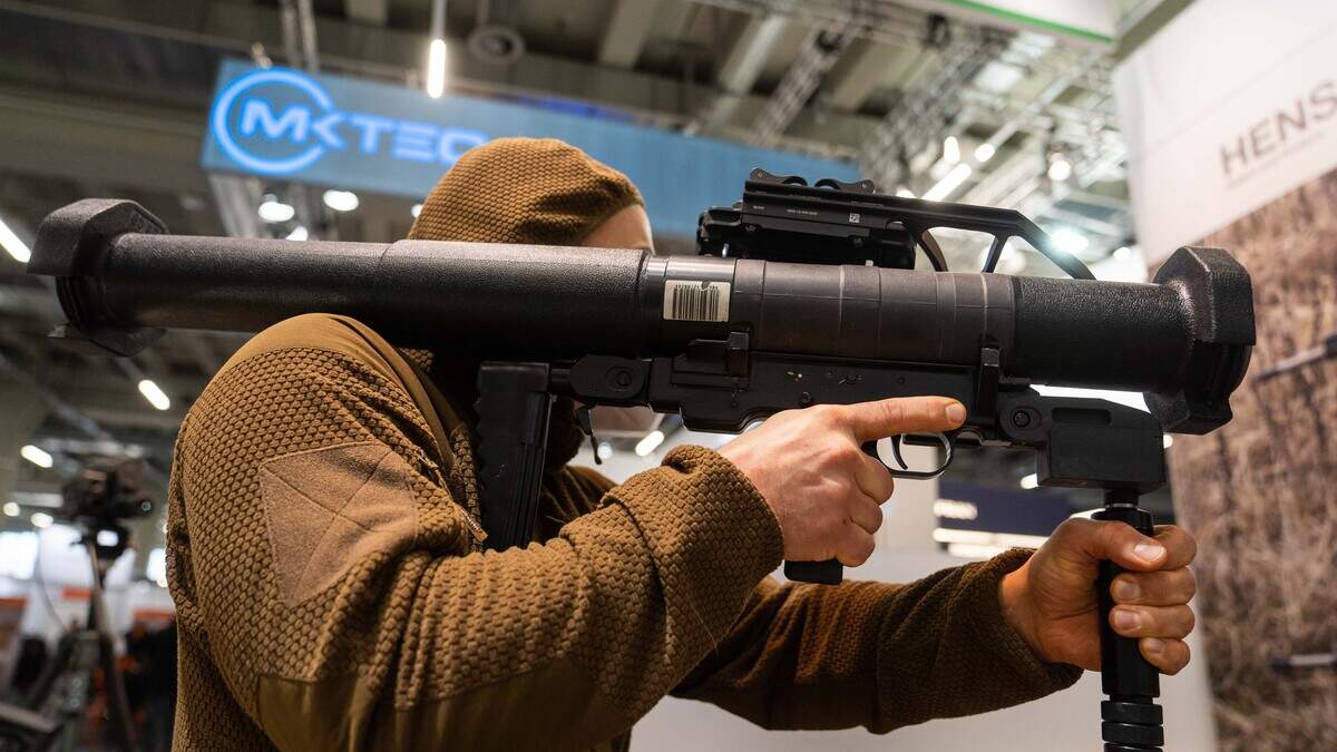 ウクライナの防衛に関する平和インタビューは、バッグを共有しています