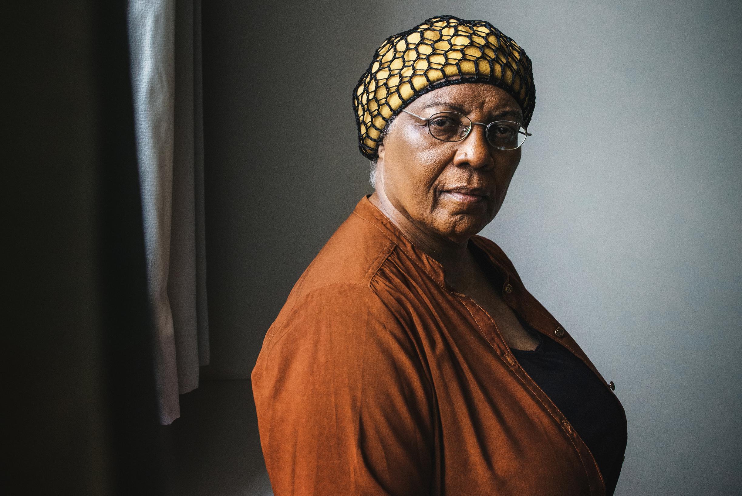 Boon-genomineerde Astrid Roemer: “Ik ben een product van het Surinaamse  slavernijverleden” | De Standaard