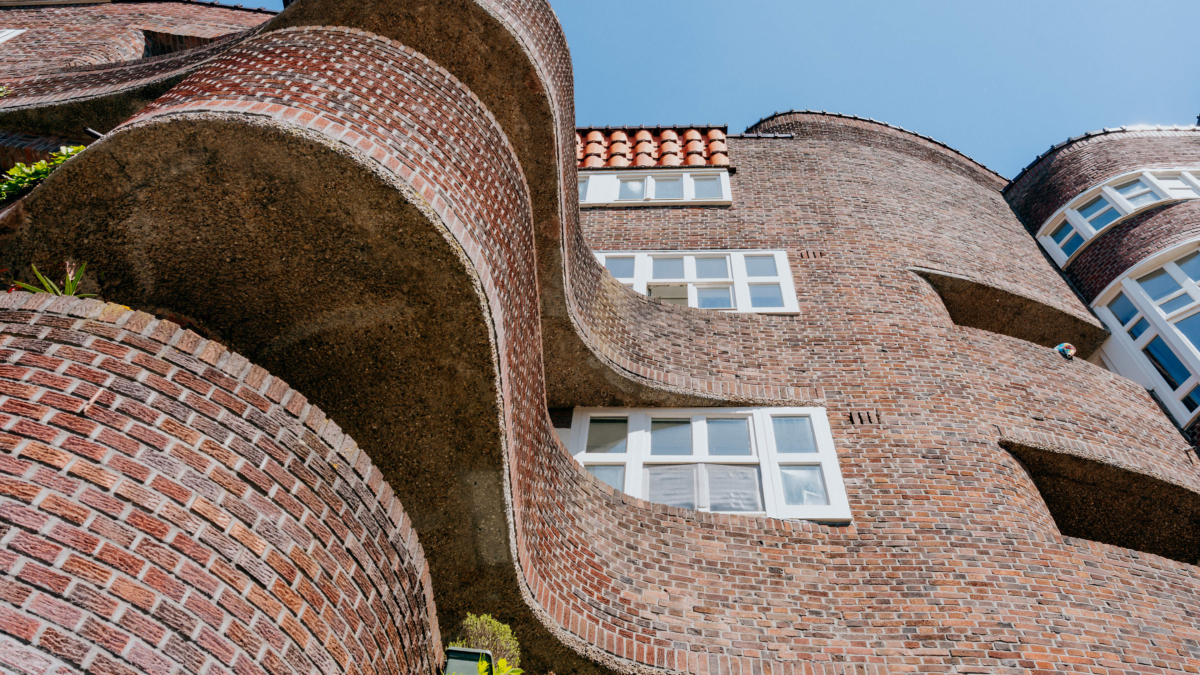 Leve de fantasierijke baksteen: architectuurwandeling door Amsterdam