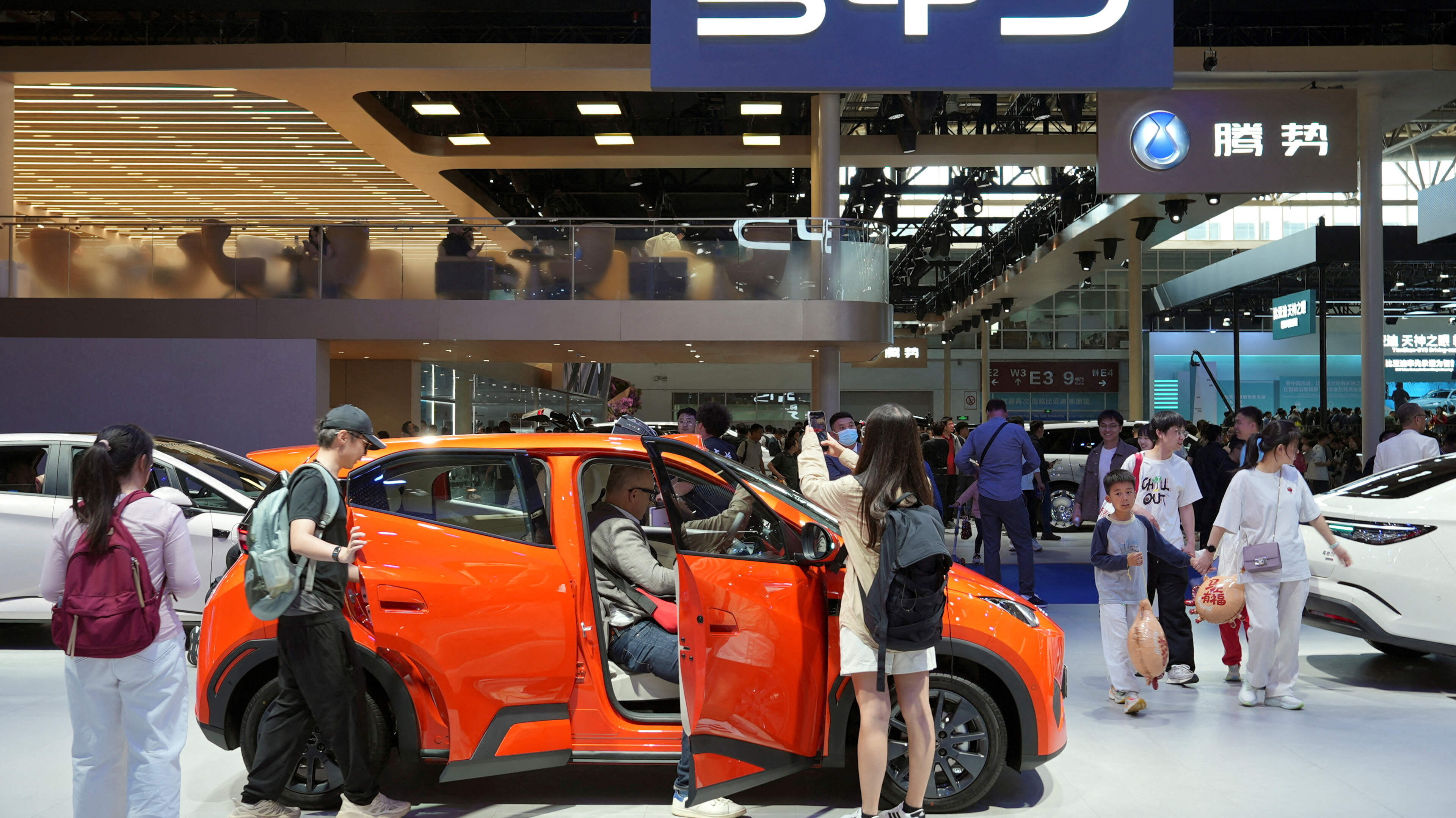 VS zetten Alibaba en BYD op zwarte lijst van bedrijven met b