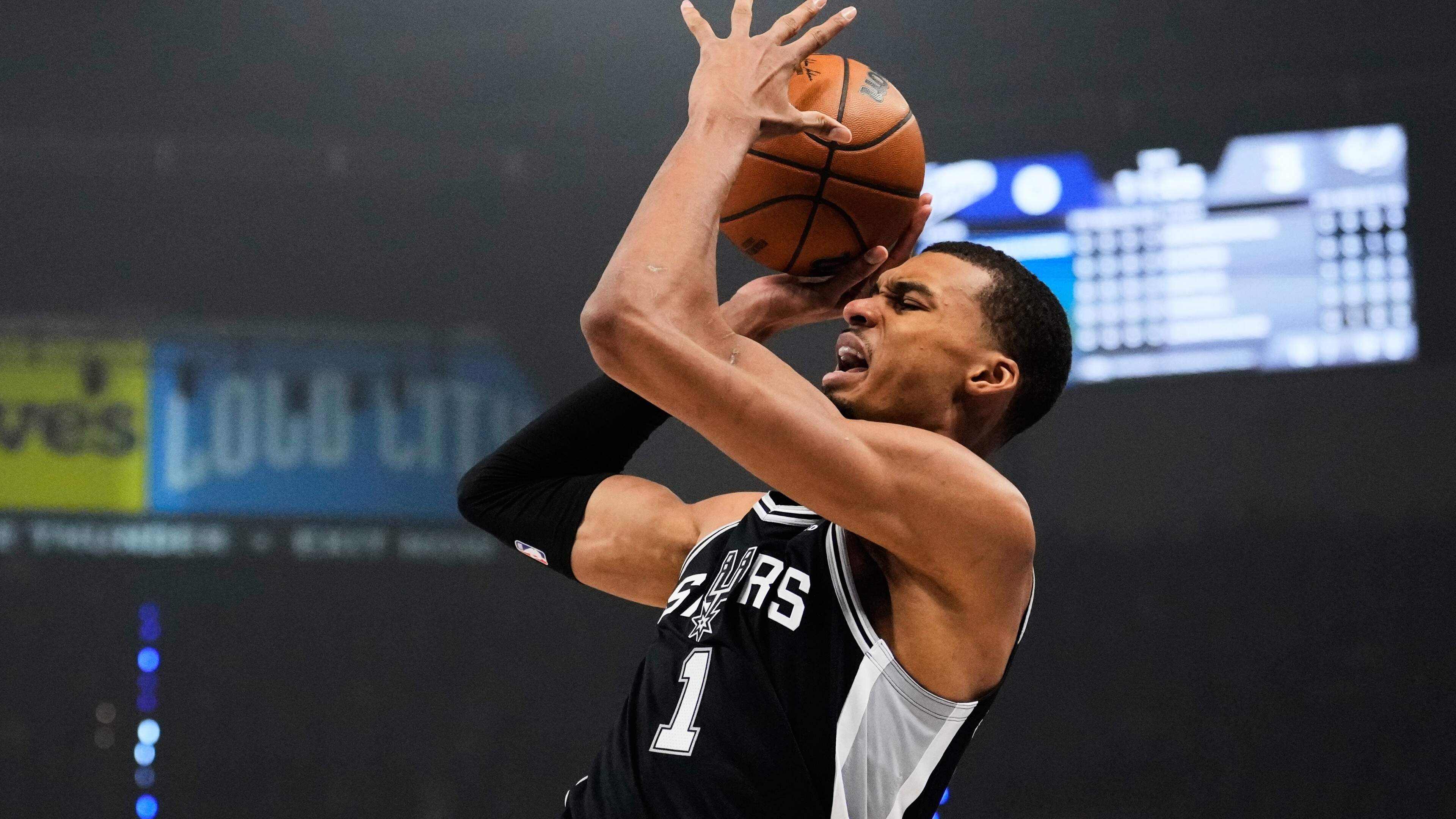 2,24 meter lang en toch opvallend snel en behendig: Victor ‘Wemby’ Wembanyama is op weg om hét gezicht van de NBA te worden