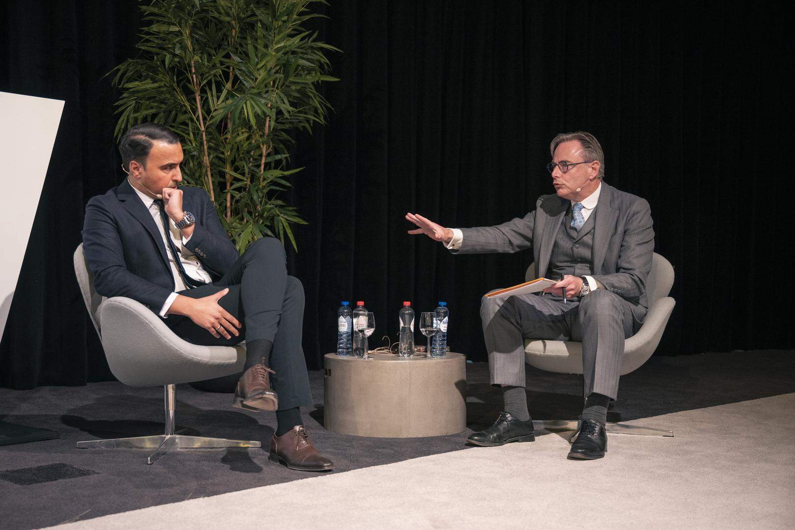 Khalid Benhaddou en Bart De Wever maandagavond: een debat zoals er maar weinig plaatsvinden in Vlaanderen.