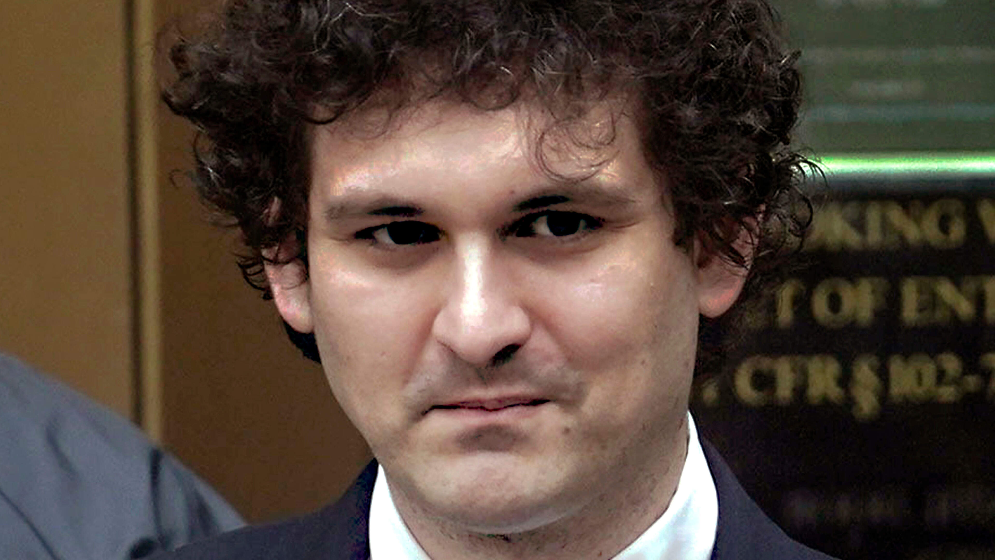 Veroordeelde cryptofraudeur Sam Bankman-Fried vraa