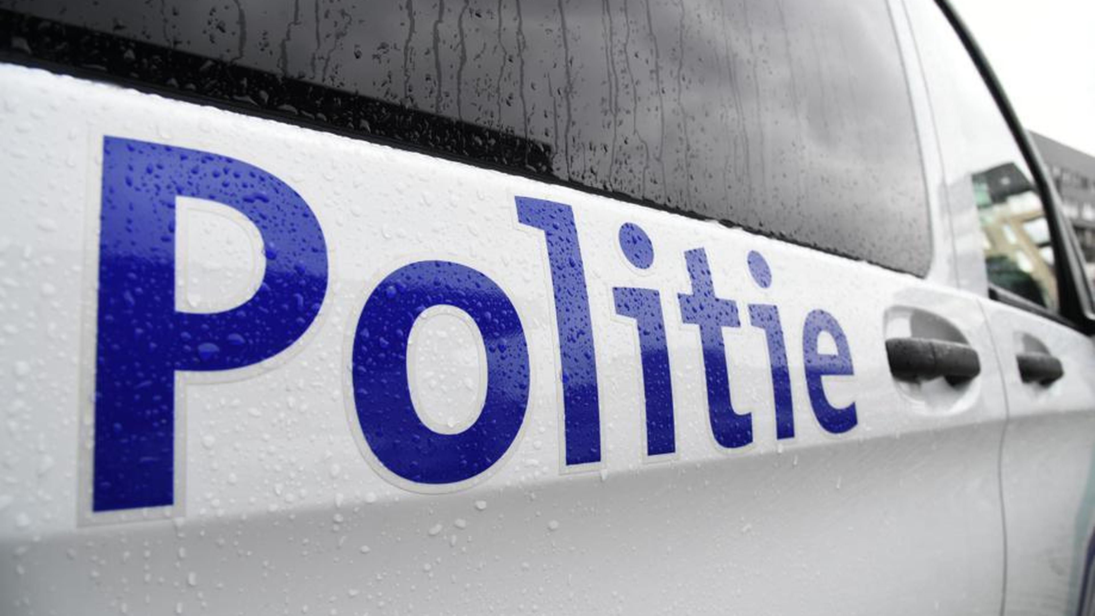 Vluchtende bromfietser rijdt agent aan in Deurne