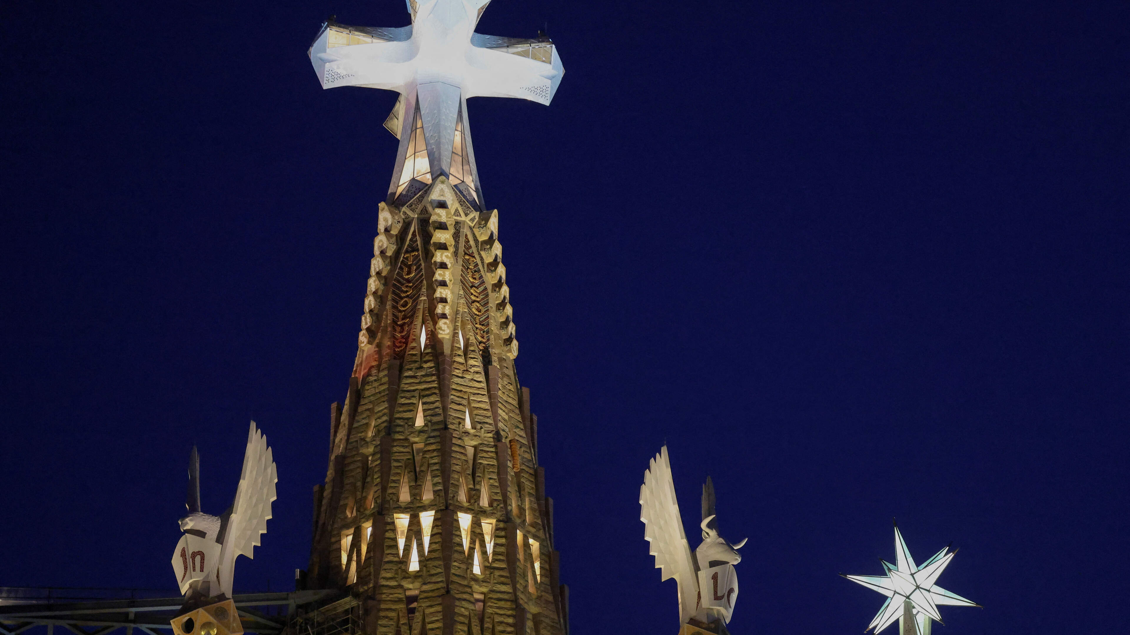 Het onweerstaanbare van de Sagrada Familia: de inzegening is