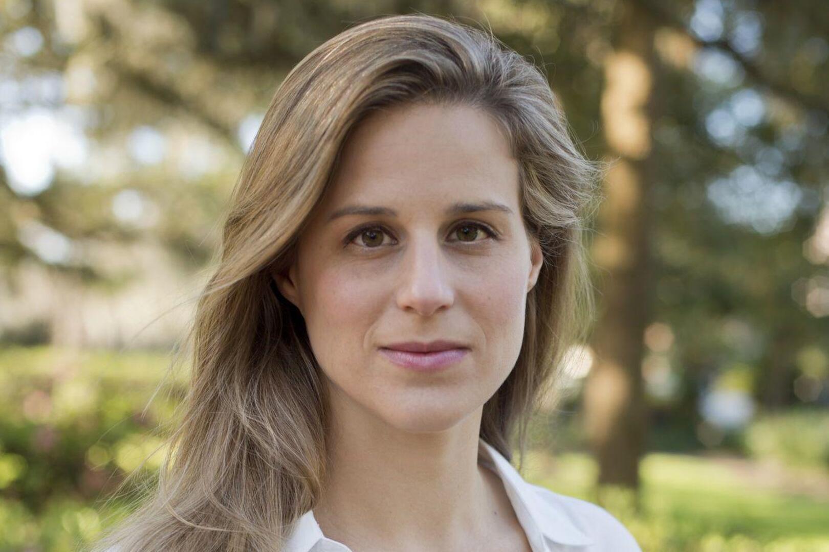 Lauren Groff legt prikkelende verbanden tussen religie en ...