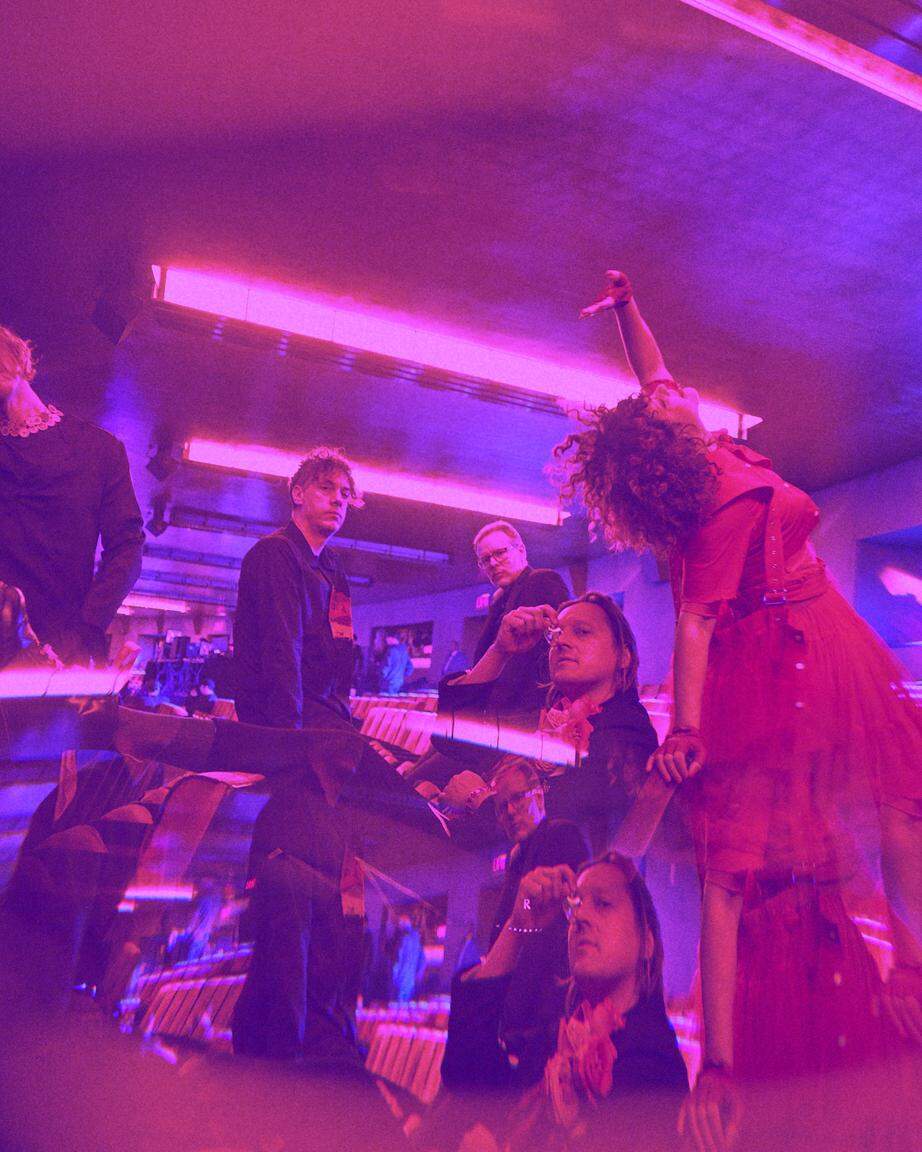‘Pink elephant’ is het eerste album van Arcade Fire sinds frontman Win Butler beschuldigd werd van seksueel overschrijdend gedrag.