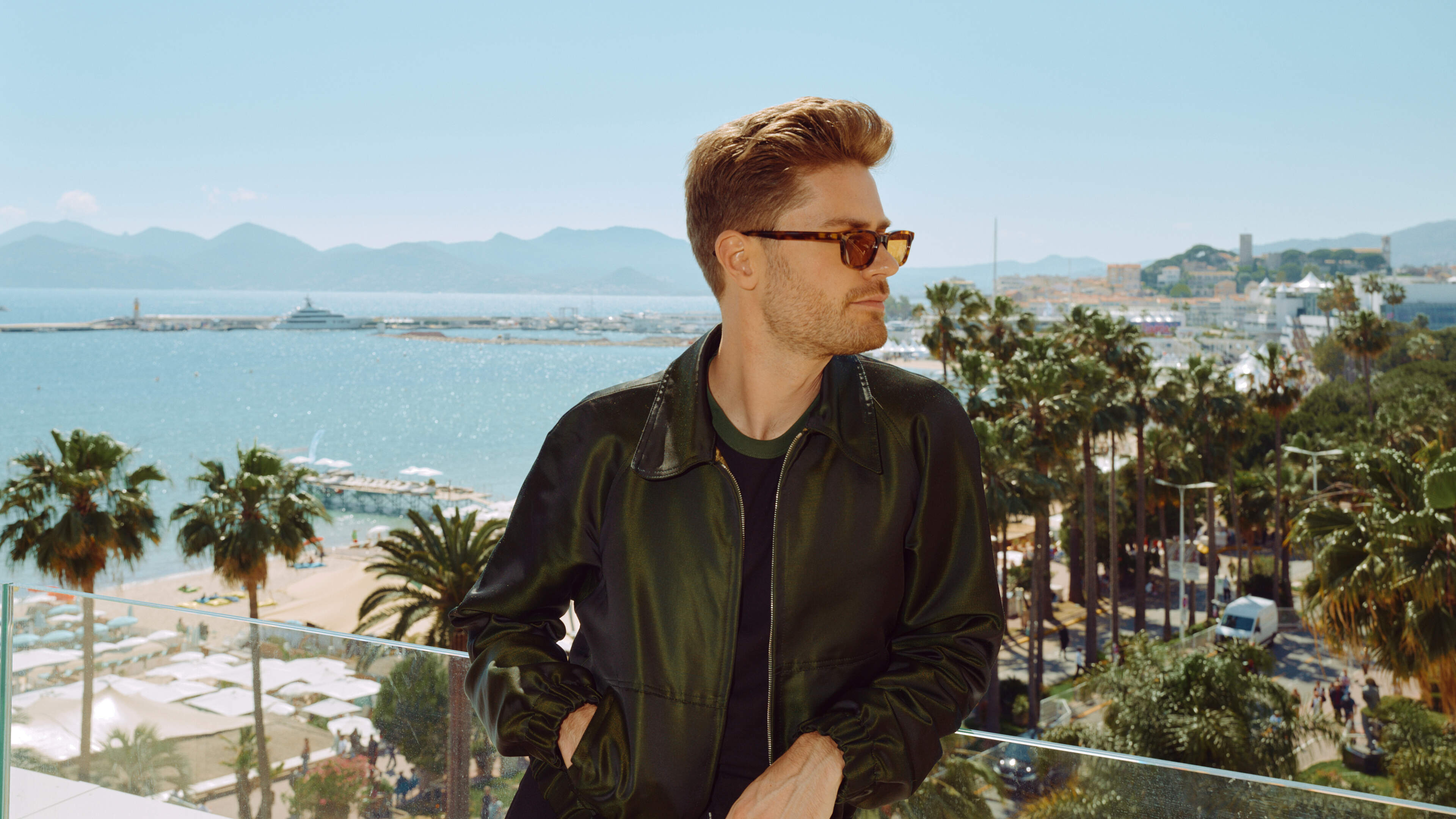 In Cannes zoekt Lukas Dhont met ‘Coward’ naar tederheid te midden van oorlogsgewoel: “Doorheen de geschiedenis is mannen veel geweld aangedaan”