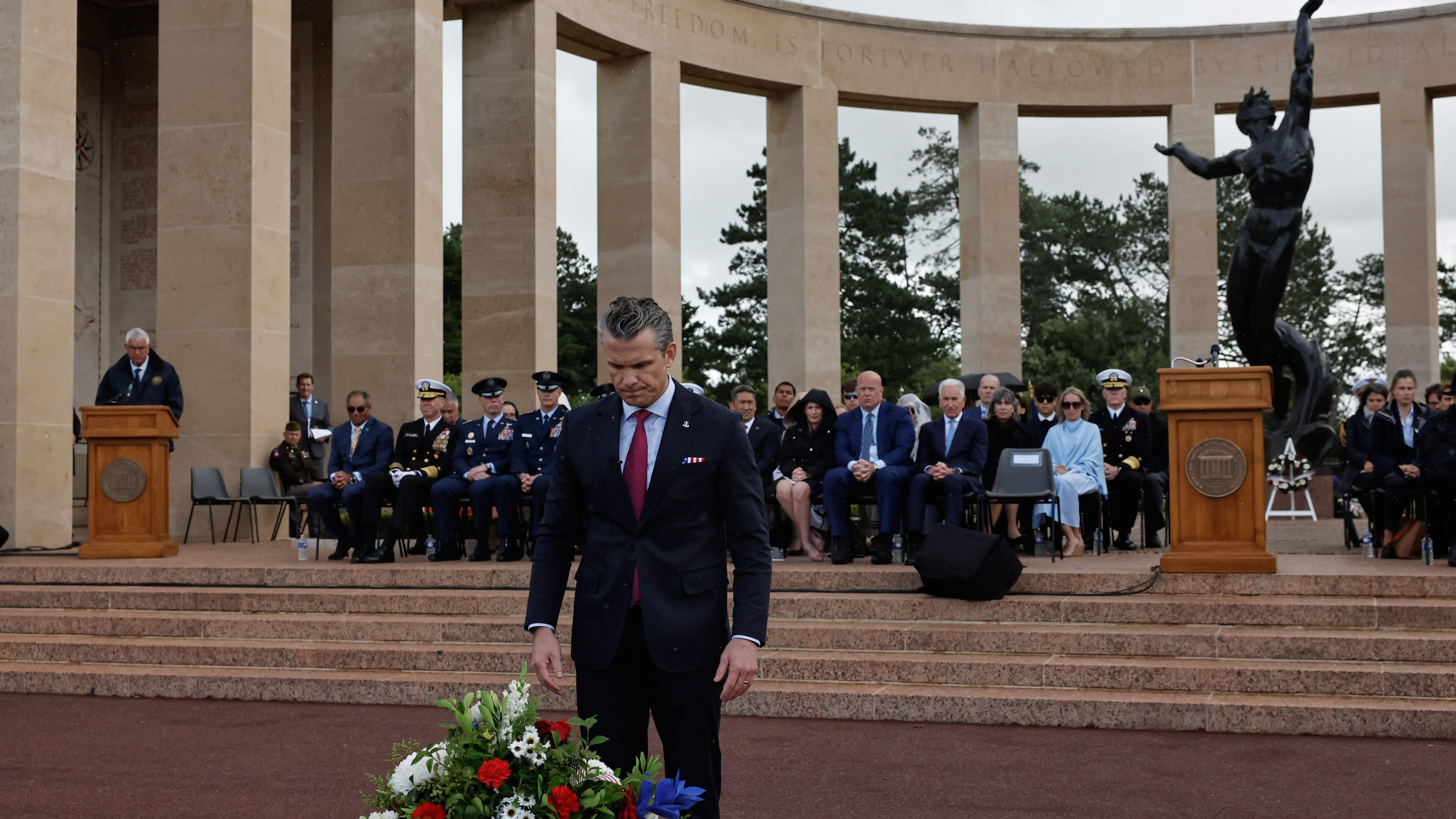 Hegseth op D-Day-herdenking: “Europese stranden vandaag bestormd door gevaarlijke ideologieën”