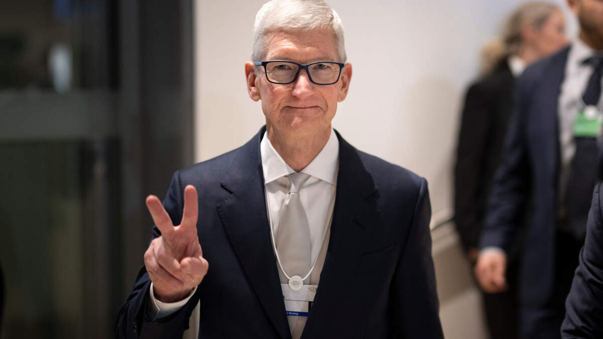 アップルCEO、ホワイトハウス訪問批判を受け従業員をなだめよう「今こそ緊張緩和の時だ」