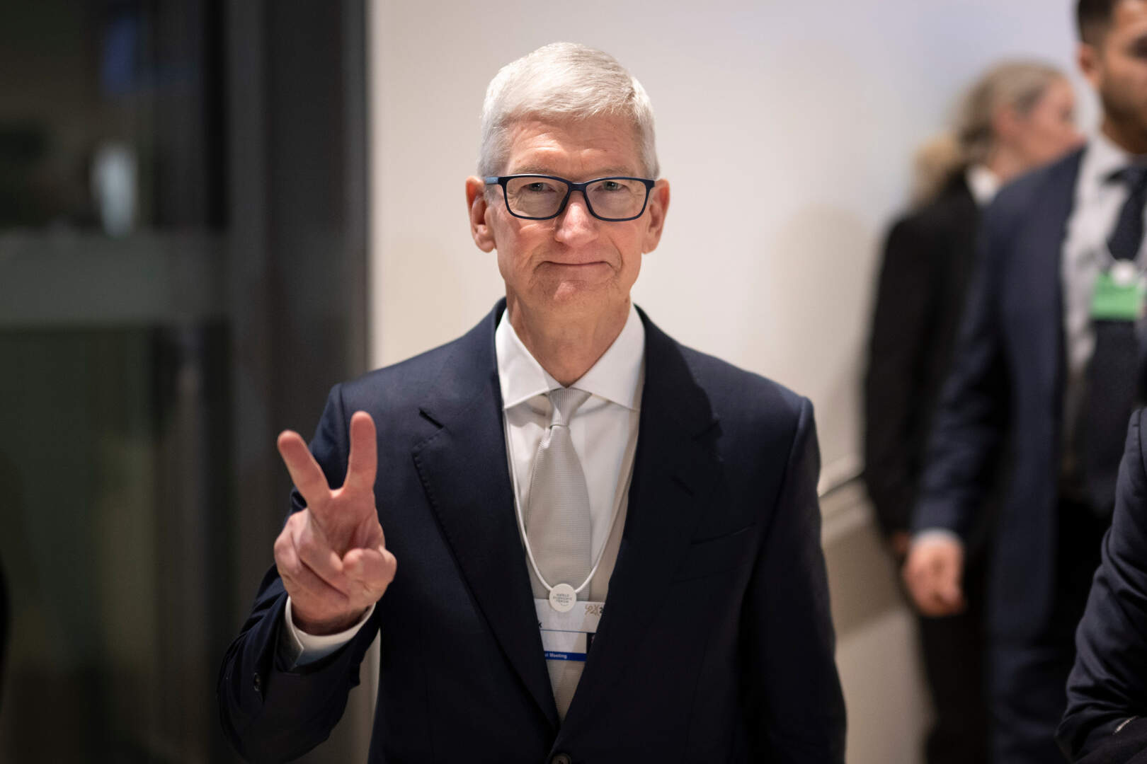 Apple-topman probeert personeel te sussen na kritiek over bezoek aan ...