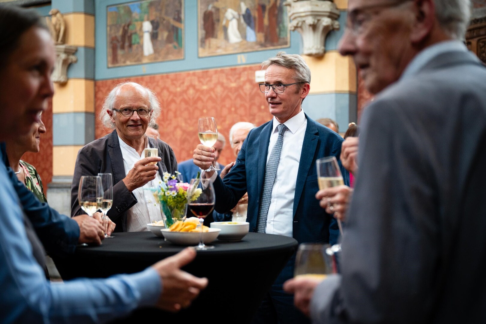 Rector Luc Sels feestelijk ingehuldigd als ereburger | De Standaard