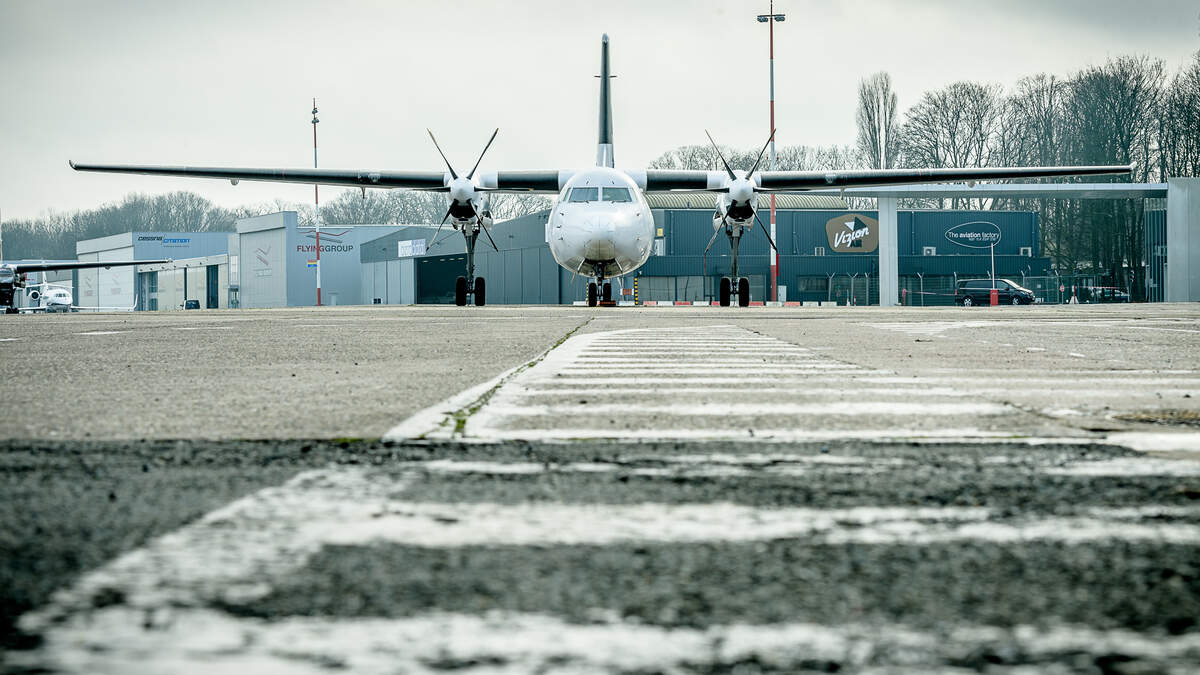 プライベートジェット機の4分の1が乗客を1人も乗せずにアントワープ空港を出発：「顧客が渋滞に巻き込まれるとは予想できない」