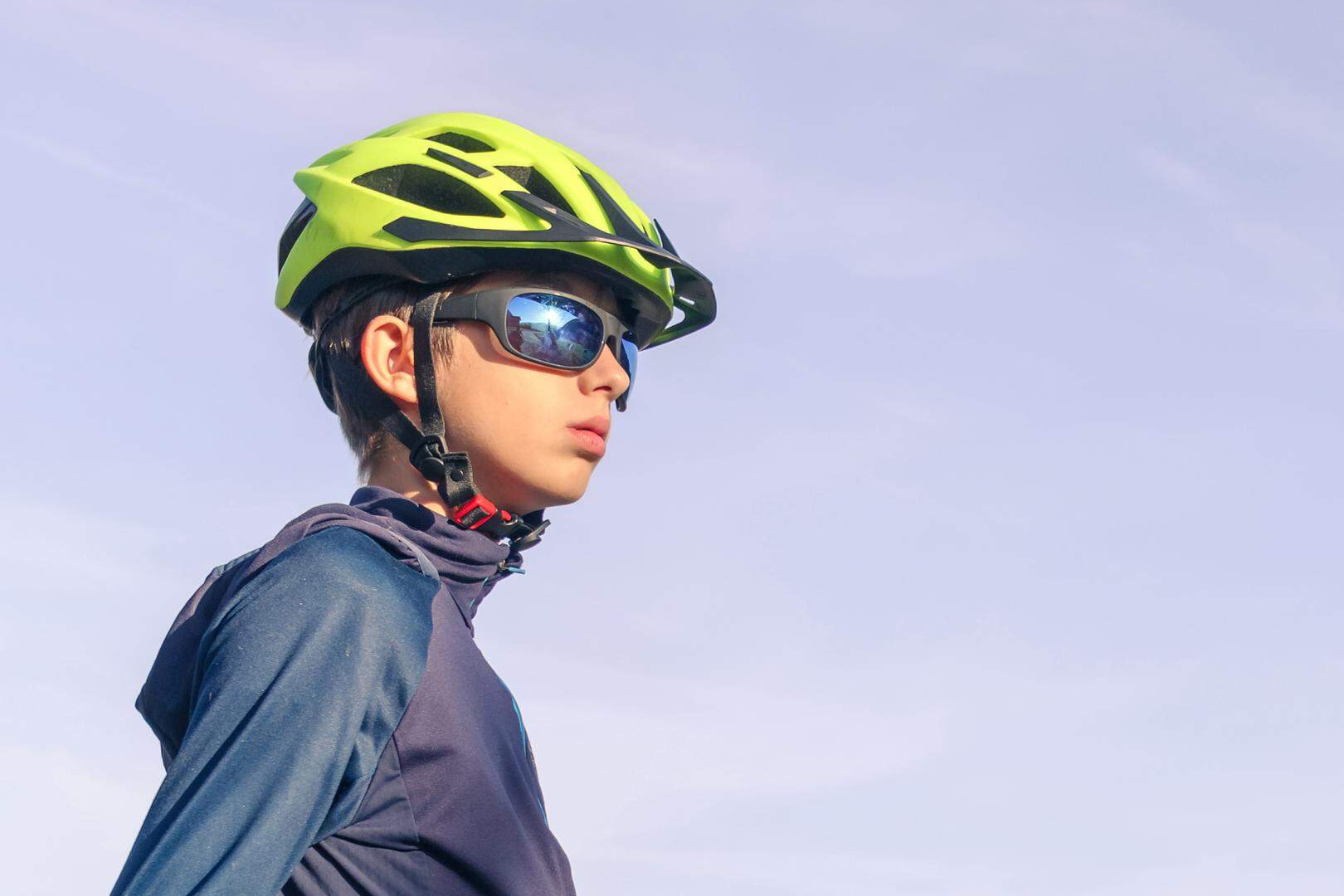 De kans op een traumatisch hersenletsel bij een fietsongeval met 60 tot 80 procent wanneer je een helm draagt.
