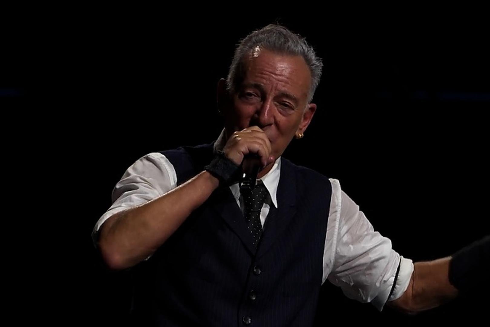 Bruce Springsteen trekt van leer tegen Trump: “Amerika is in handen van een corrupte, onbekwame en bedrieglijke regering”