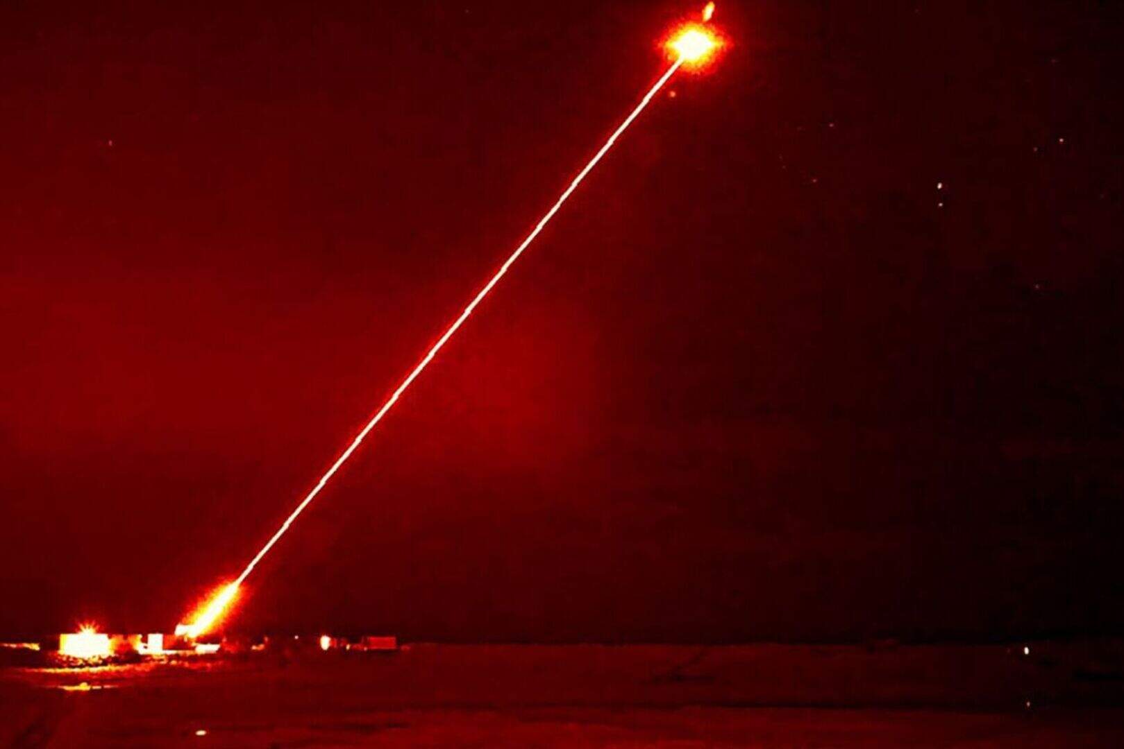 Een test van het Britse leger met ‘DragonFire’, een luchtafweersysteem met lasers.