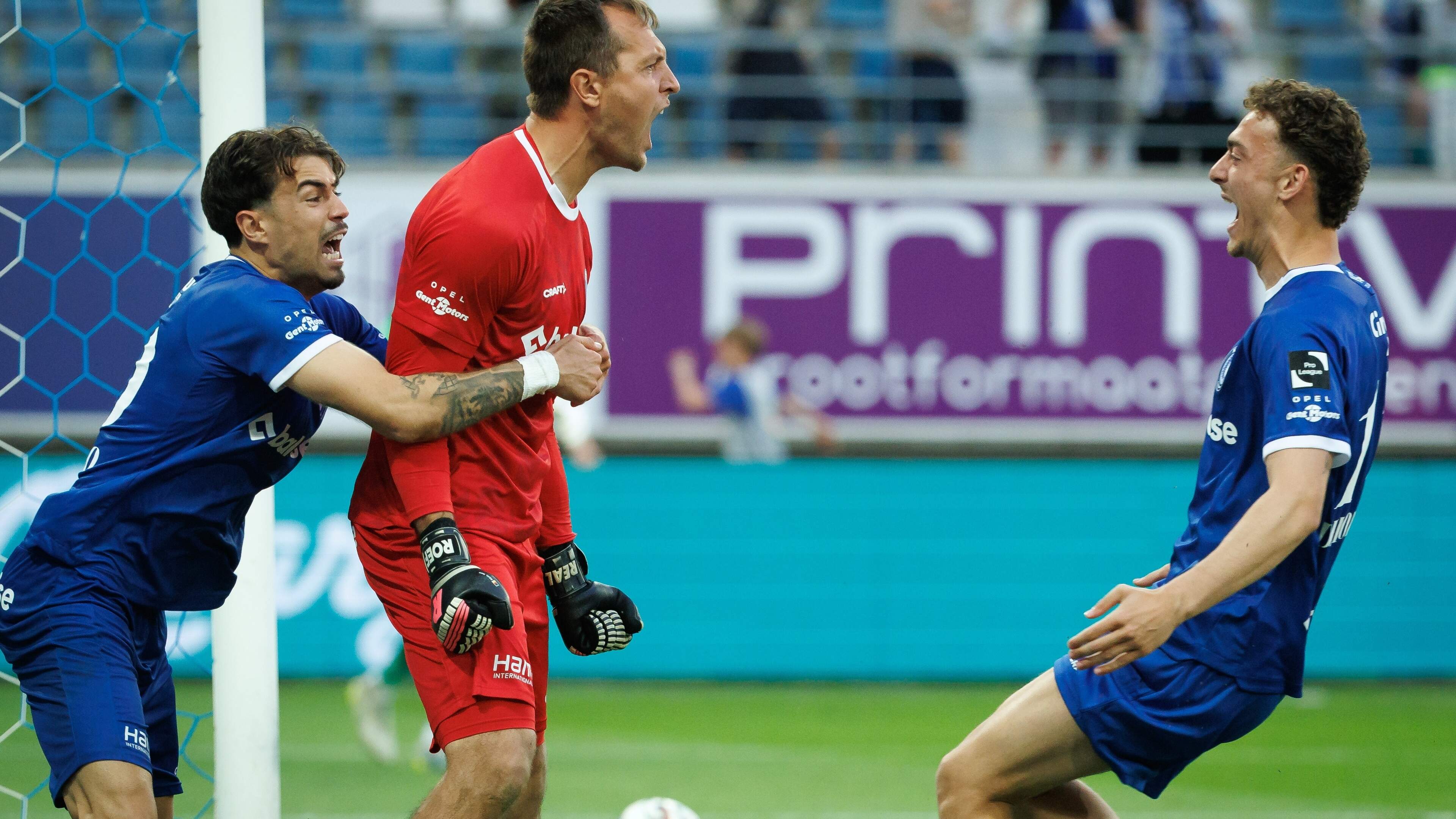 Gent pakt Europees ticket na strafschoppenthriller tegen Genk