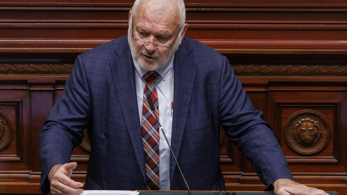 Jean-Marie Dedecker：「私は議会で自分の飲み物を提供するつもりです」