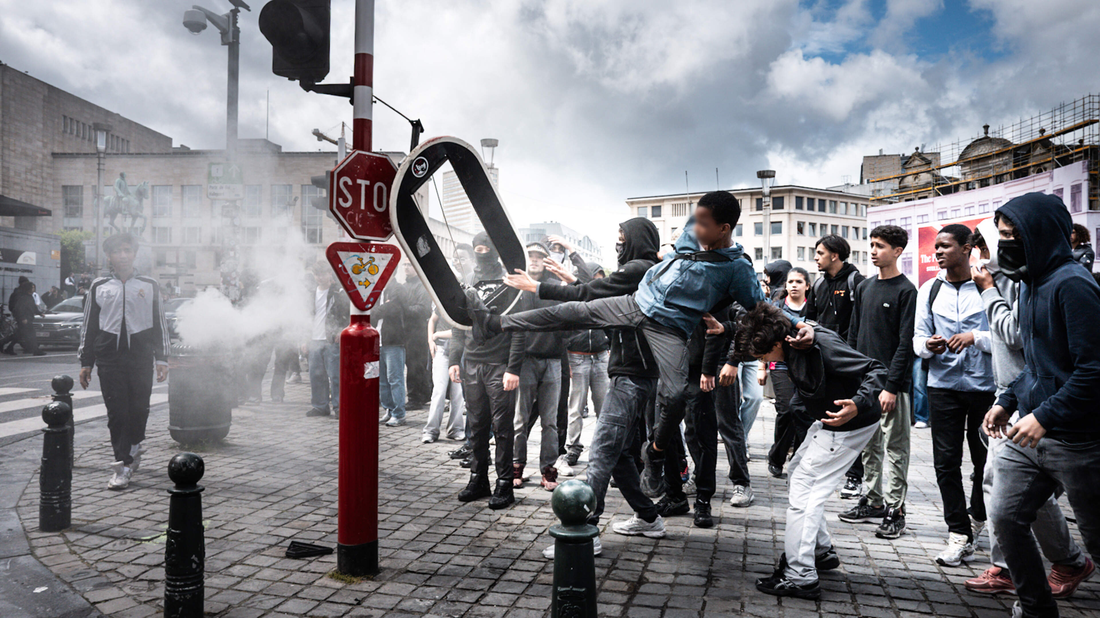 Leerlingenbetoging loopt uit de hand: relschoppers dringen parlement Franse Gemeenschap binnen, tiental demonstranten opgepakt