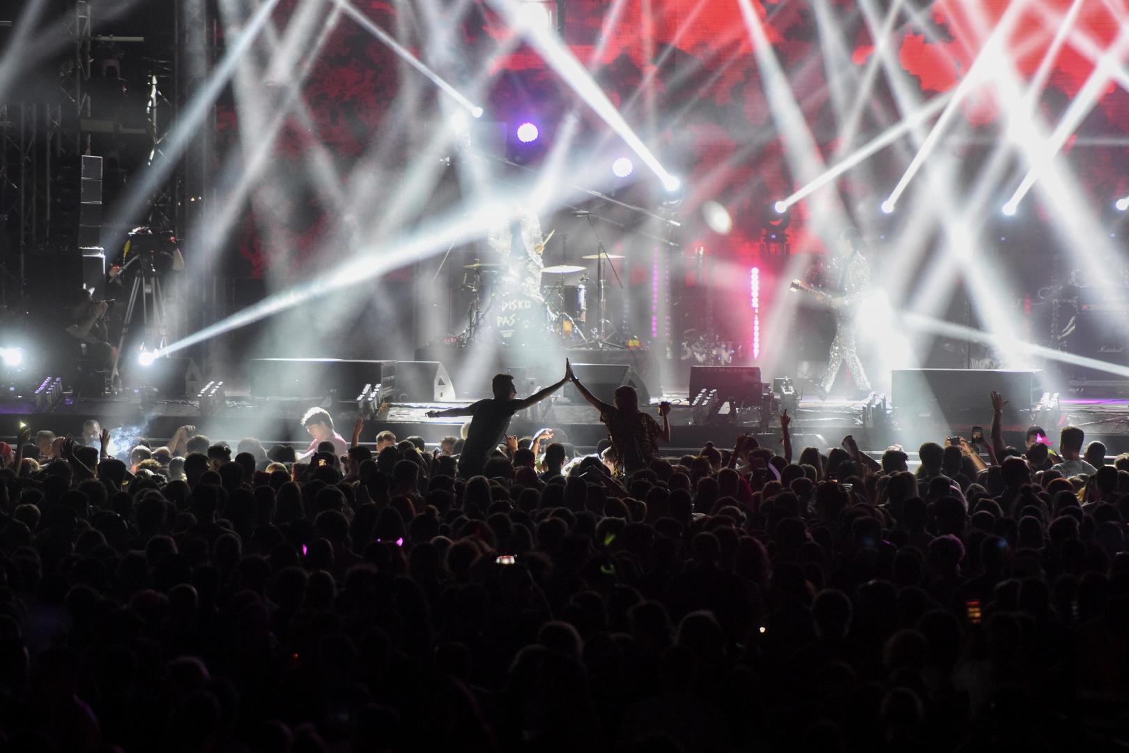 Een enthousiaste menigte op het Exit Festival in 2021.