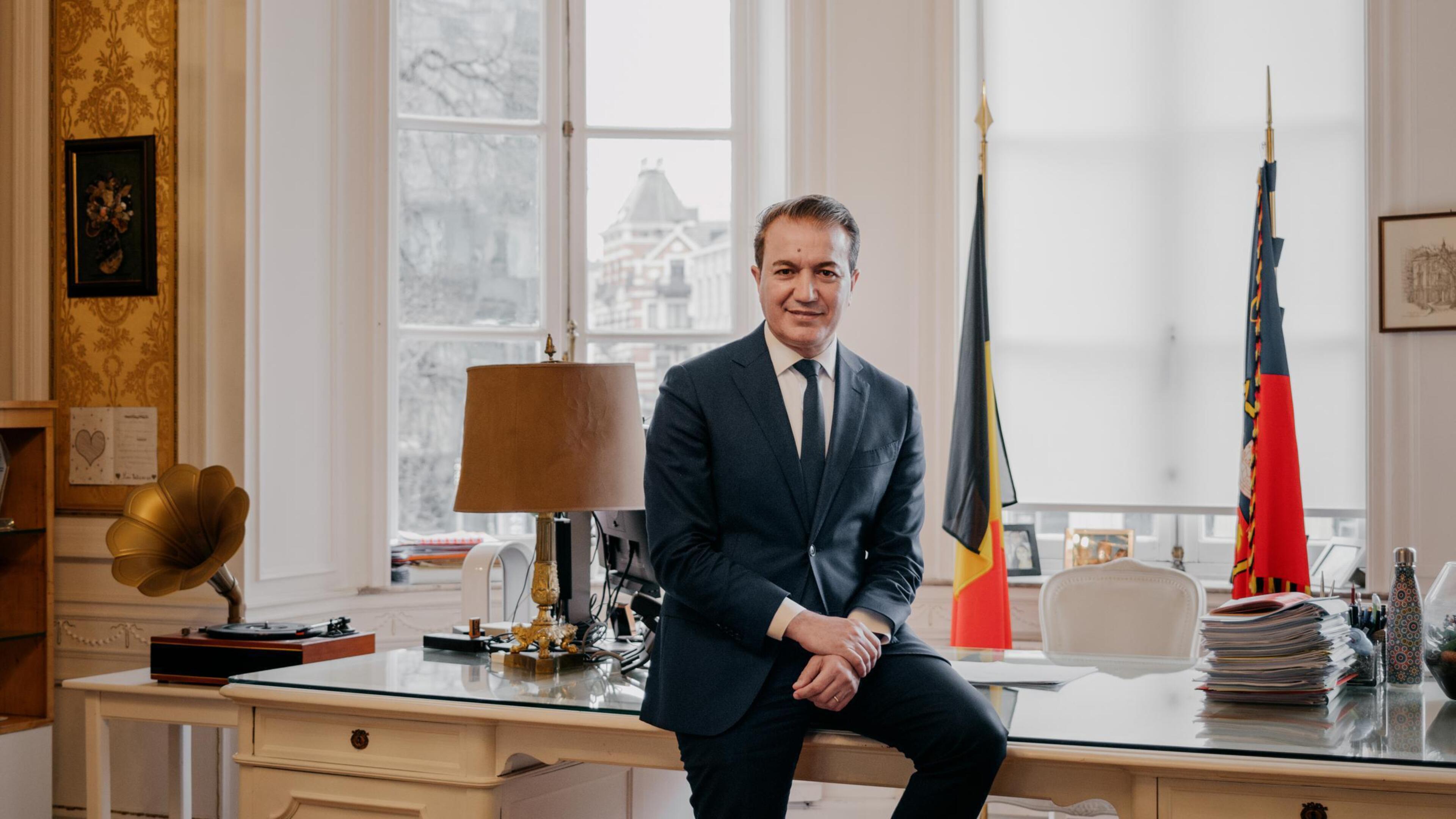 Emir Kir, de sint van Sint-Joost: “Met zulke truken is het een wonder dat hij geen 99 procent haalt”