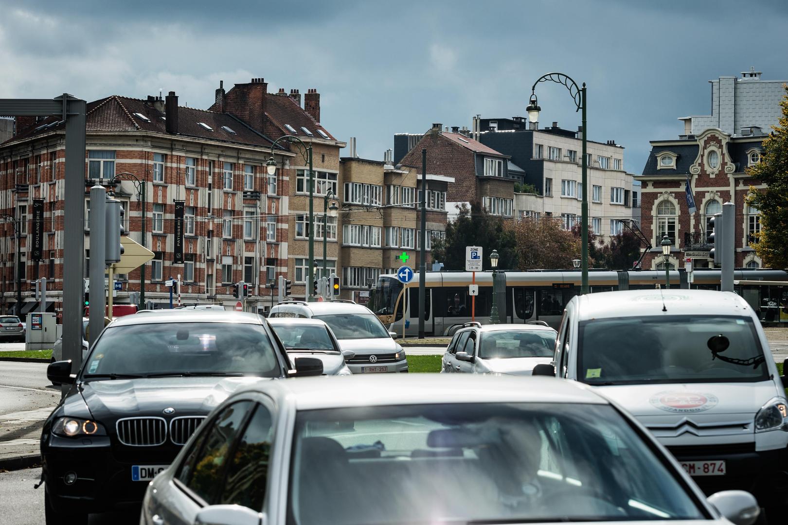 20170928 Brussel Belgie: Lage emissiezone is bedoeld om de auto's met de meest vervuilende uitstoot te weren. Copyright Bart Dewaele
