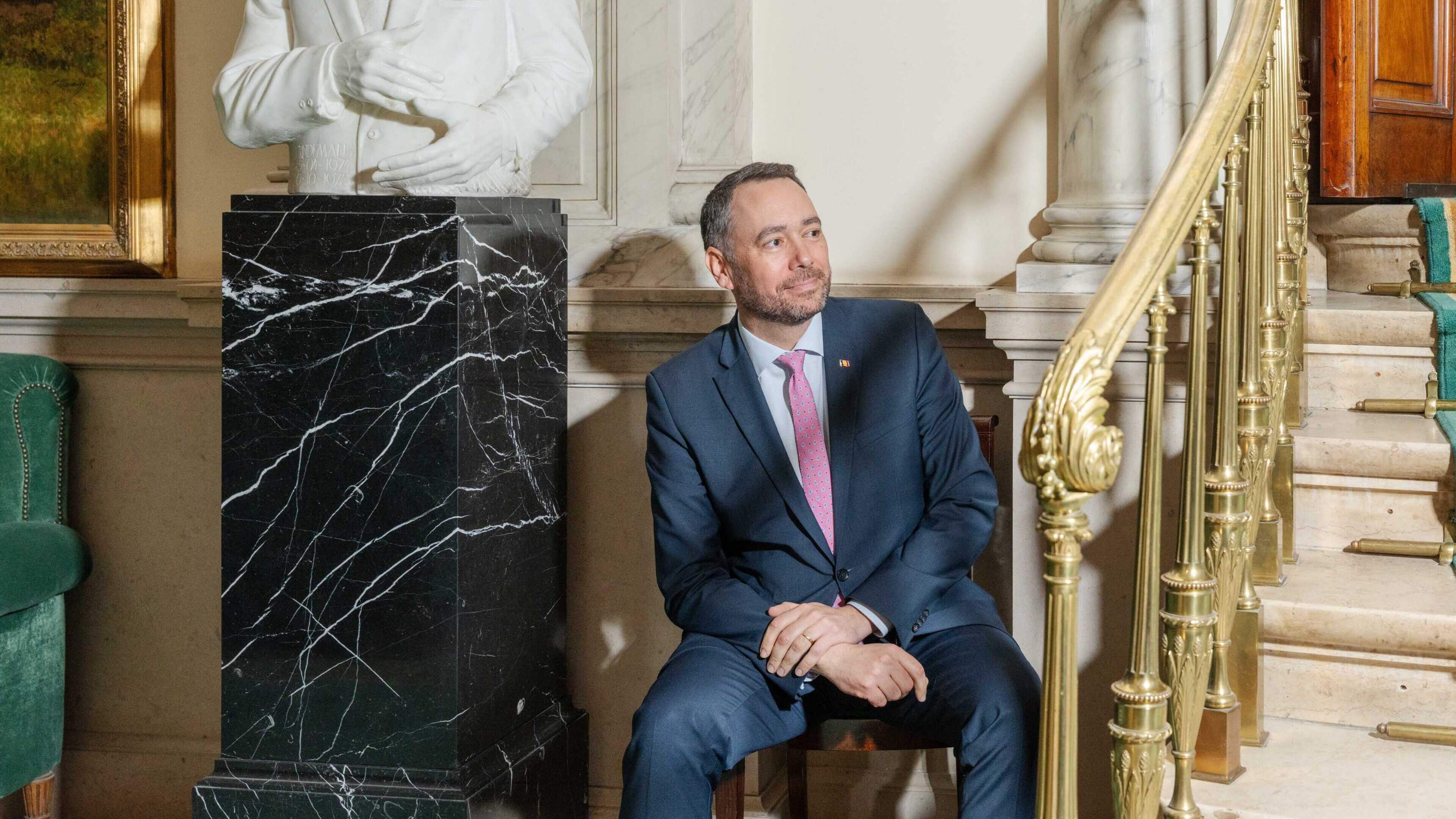 Prévot blijft pal achter hervormingen staan: “Les Engagés beloofde verandering, dat zijn niet alleen bloemblaadjes en teddyberen”