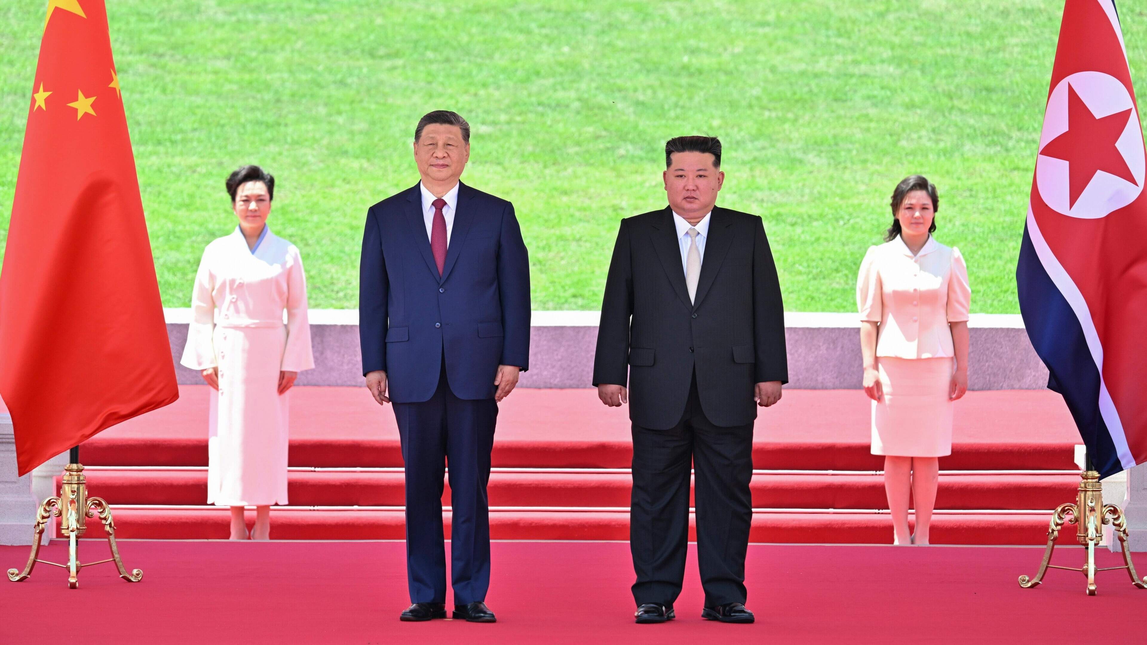 Xi trekt met lange tanden naar Noord-Korea om Kim “terug te 
