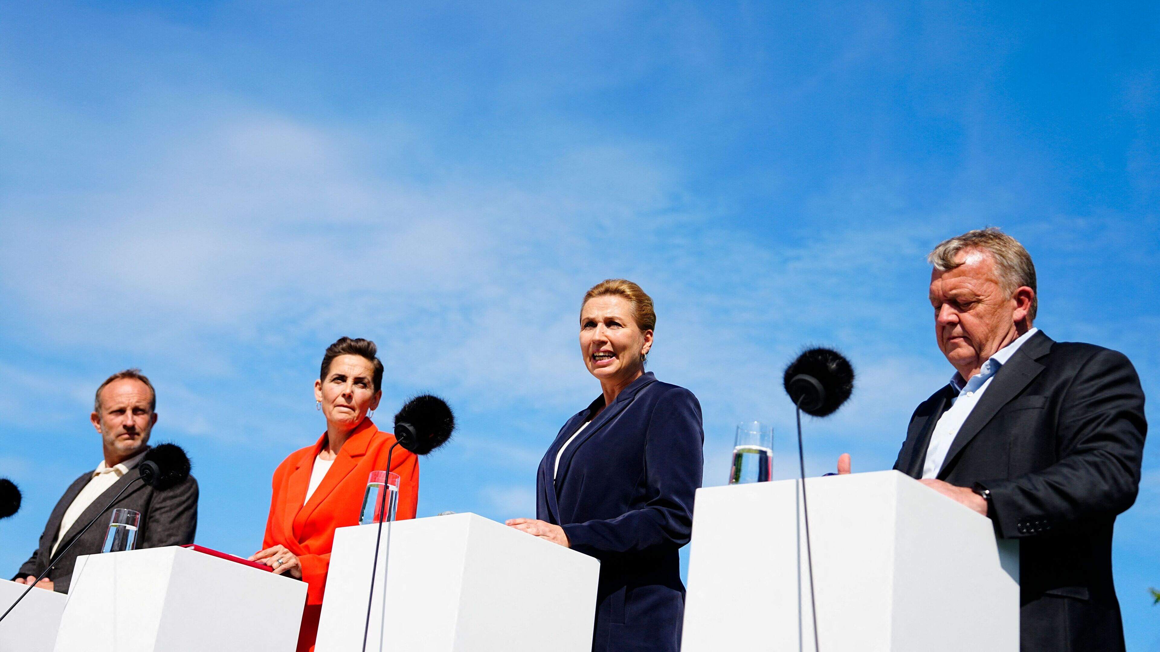 Mette Frederiksen schuift naar links en blijft premier van Denemarken