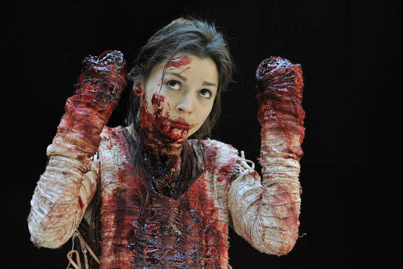 Flora Spencer-Longhurst als Lavinia in ‘Titus Andronicus’.