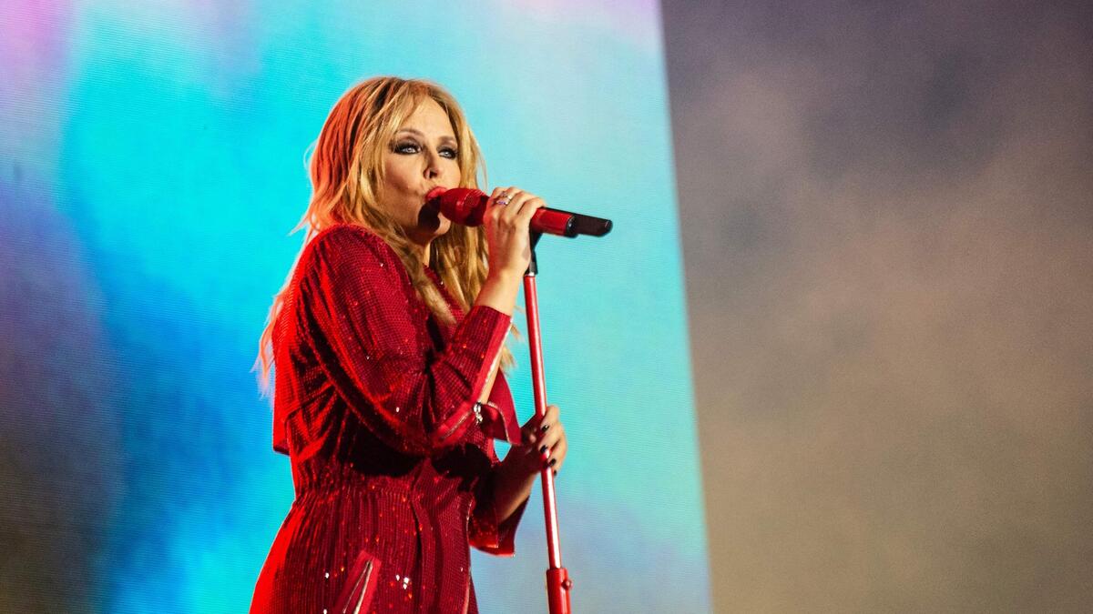 SportPaleisはコンサート中に初めてエアコンをテストしますKylie Minogue -Franceは1,000以上の学校を閉鎖します