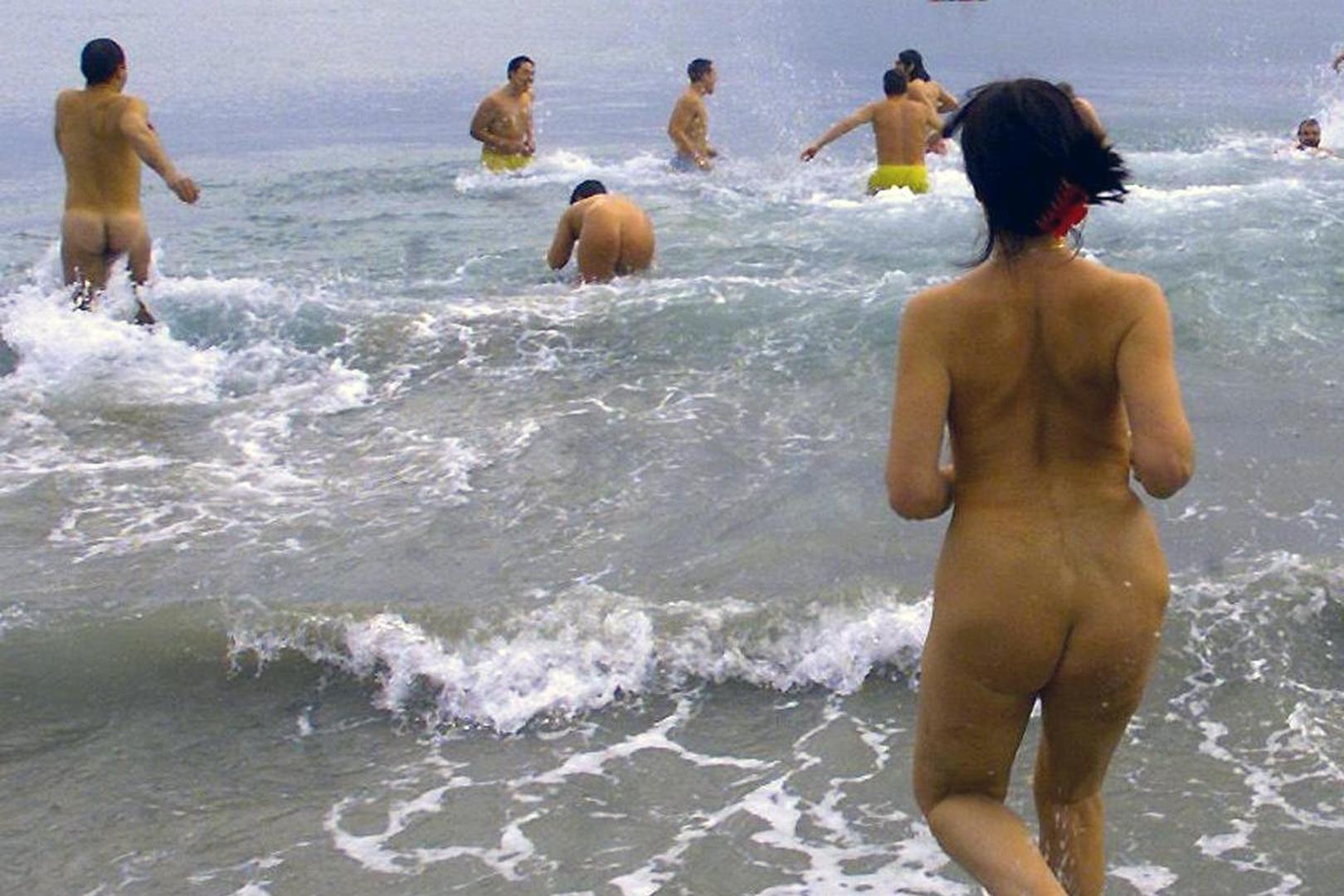 naturisten boys Zelfs in hét land van naturisten is het naakt gaan stilaan met uitsterven  bedreigd | De Standaard