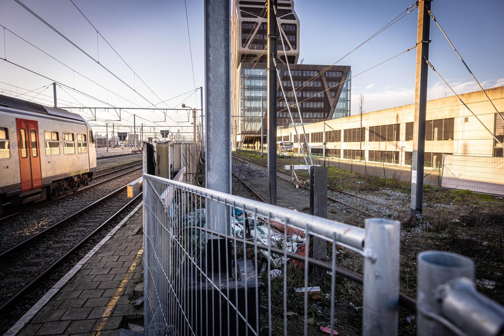 Hasselts station krijgt extra perron met ‘doodlopend’ spoor | De Standaard