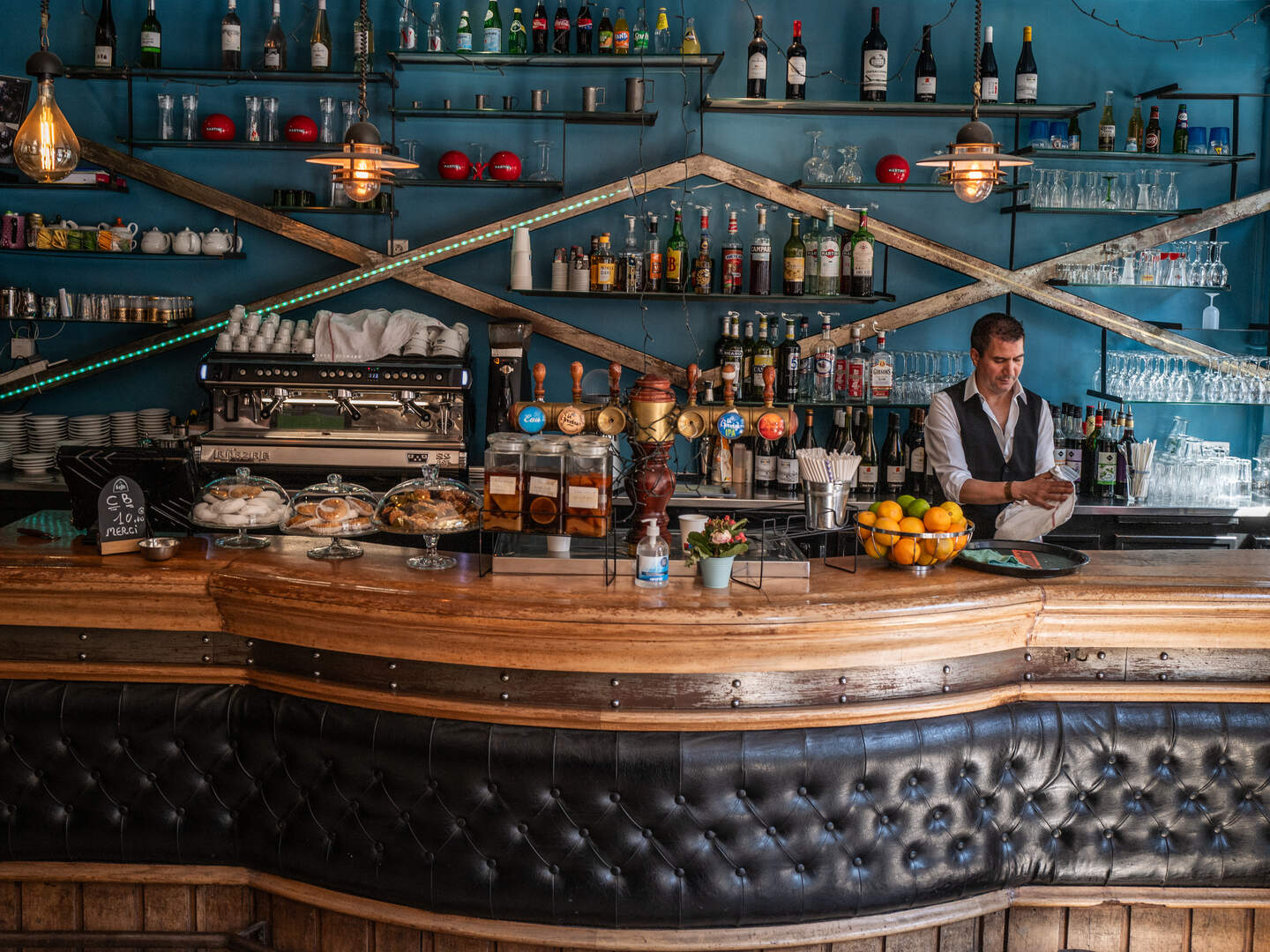 Café Le Lescot, gelegen in het hart van het 19e arrondissement in Parijs.