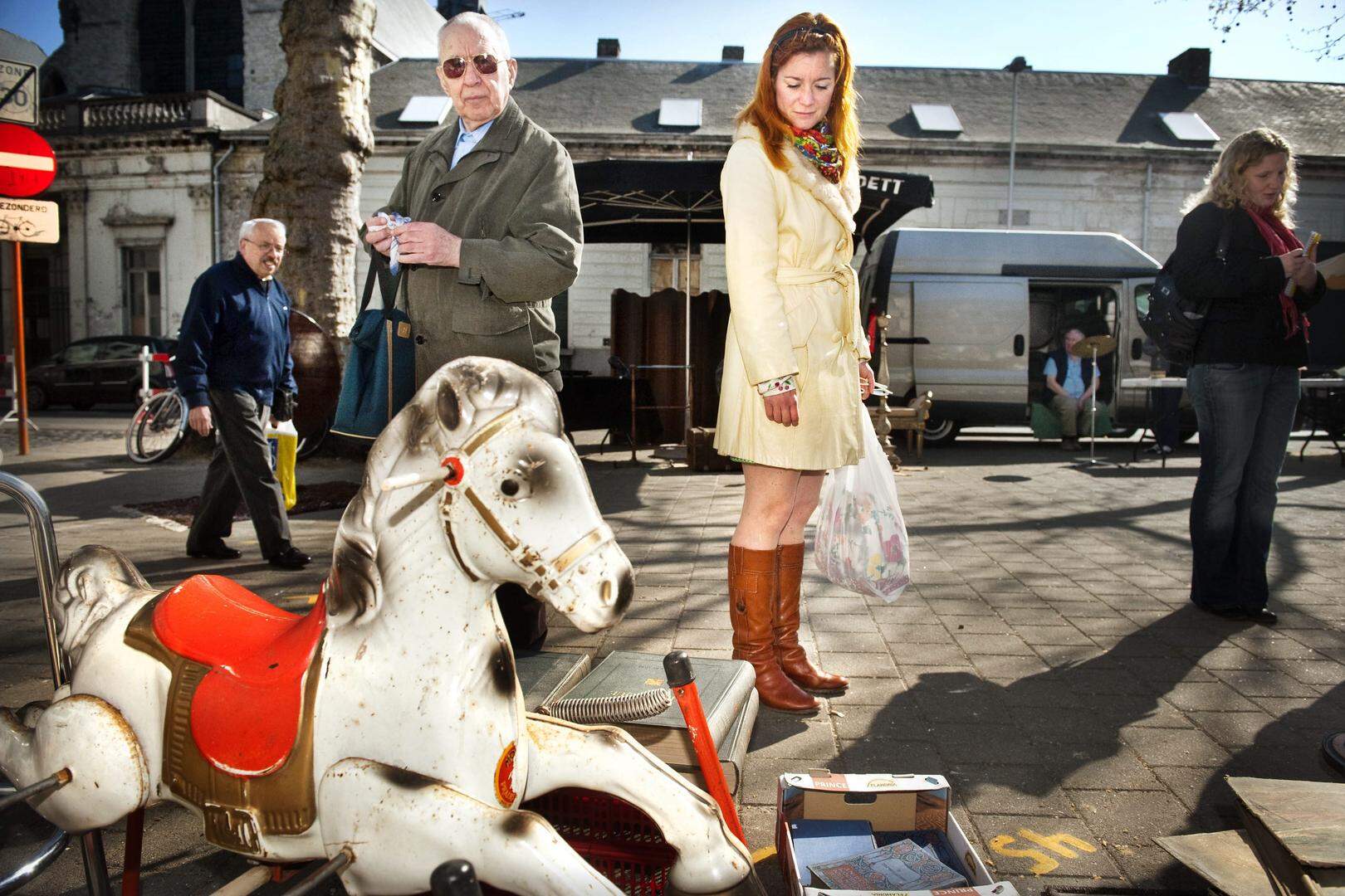 Op zoek naar vondsten op rommelmarkten en in brocantezaken met  kenner Rudy Van Elslande. Rommelmarkt Sint Jacobs