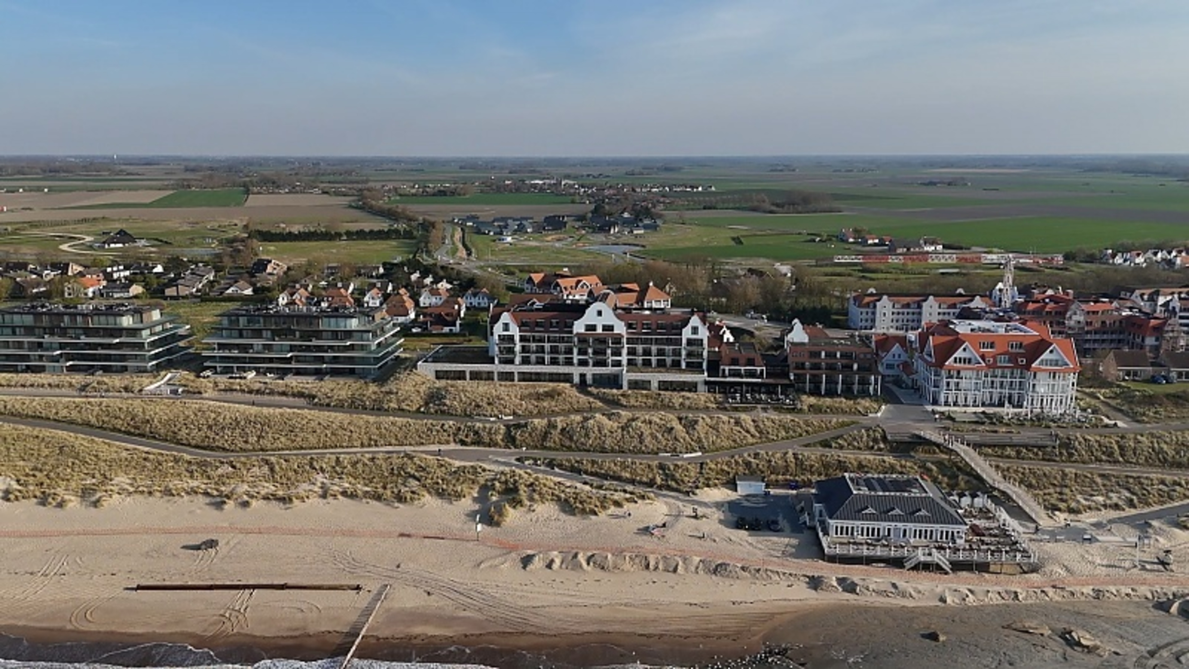 DS Video | Cadzand vanuit de lucht: Vlaamse projectontwikkelaars veroveren Nederlandse kust