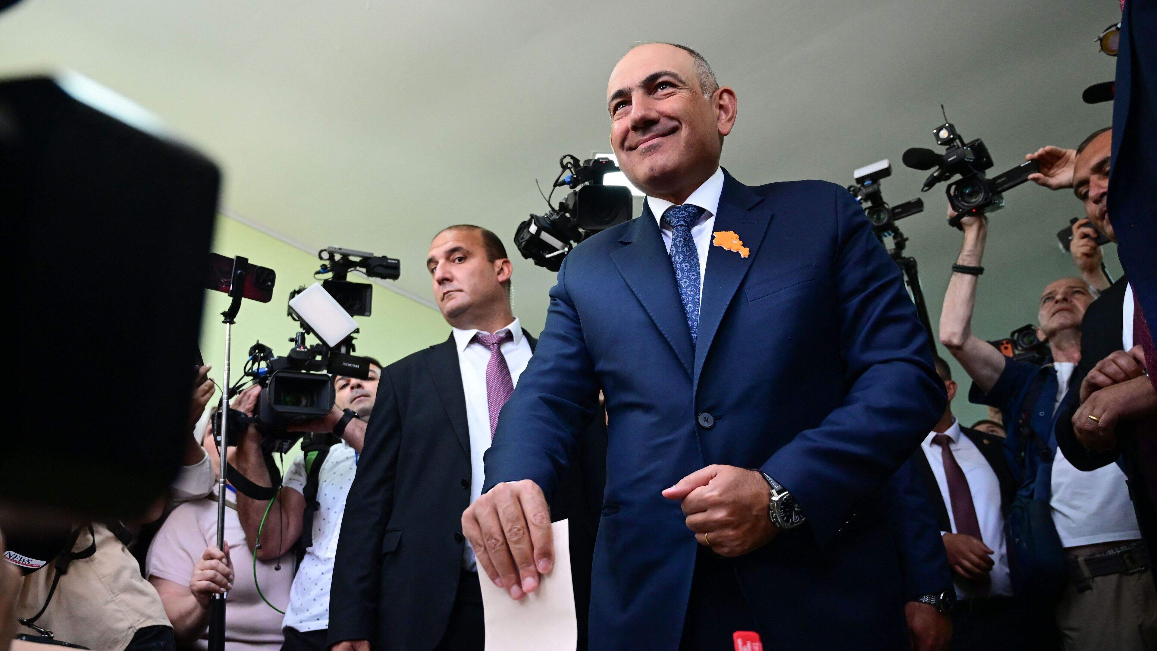 Pro-westerse premier van Armenië wint verkiezingen ondanks Russische druk