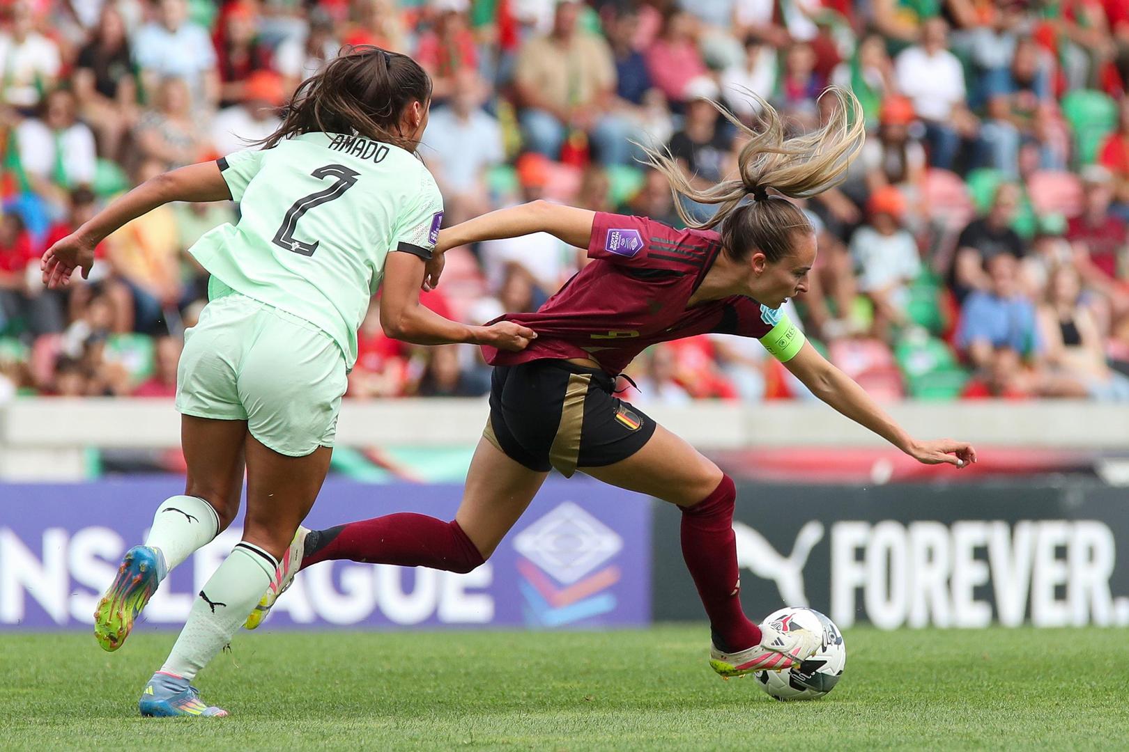 epa12153487 Portugal's Catarina Amado (L) in action against Belgium's Justine Vanhaevermaet during the UEFA Women's Nations League soccer match between Portugal and Belgium in Funchal, Madeira Island, Portugal, 03 June 2025.  EPA-EFE/HOMEM DE GOUVEIA