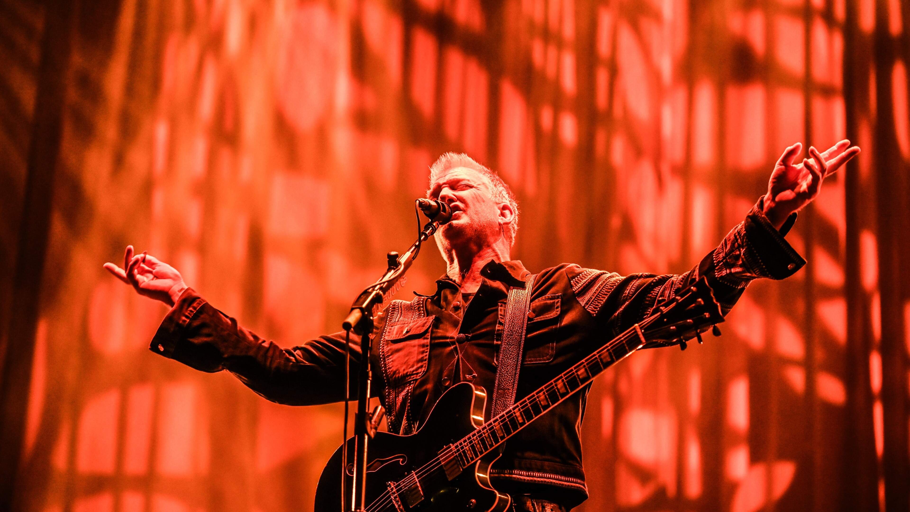 Een eigenwijs Queens Of The Stone Age besluit pas in de verlengingen te scoren ?????