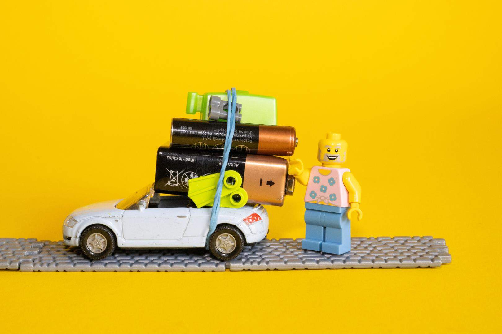 2025/06/16. Ledeberg. Mijn geld themabeeld over reizen met de electrische wagen.