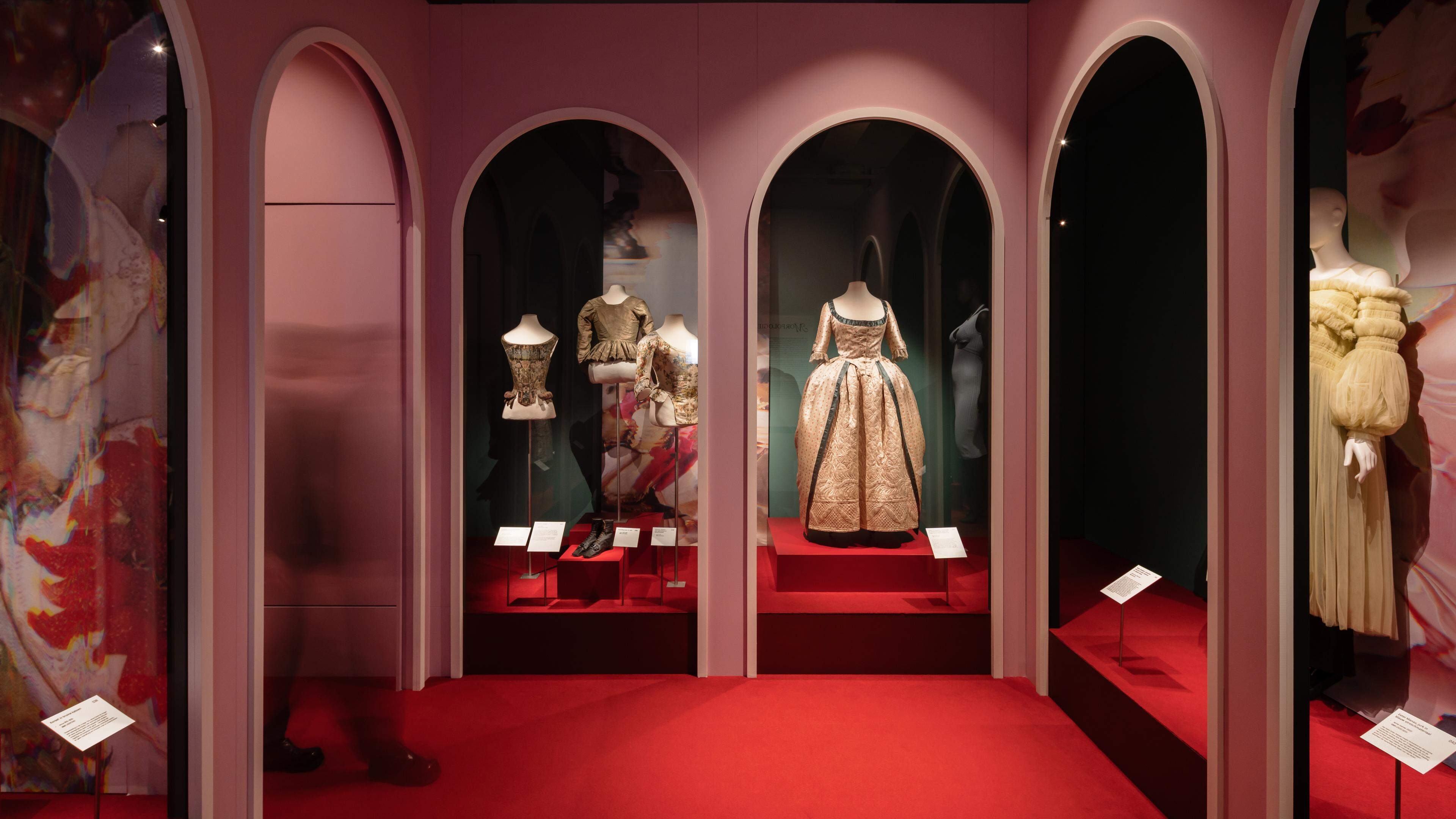 Rococo-mode was meer dan strikjes en suikertaartkapsels, toont het Modemuseum in Hasselt