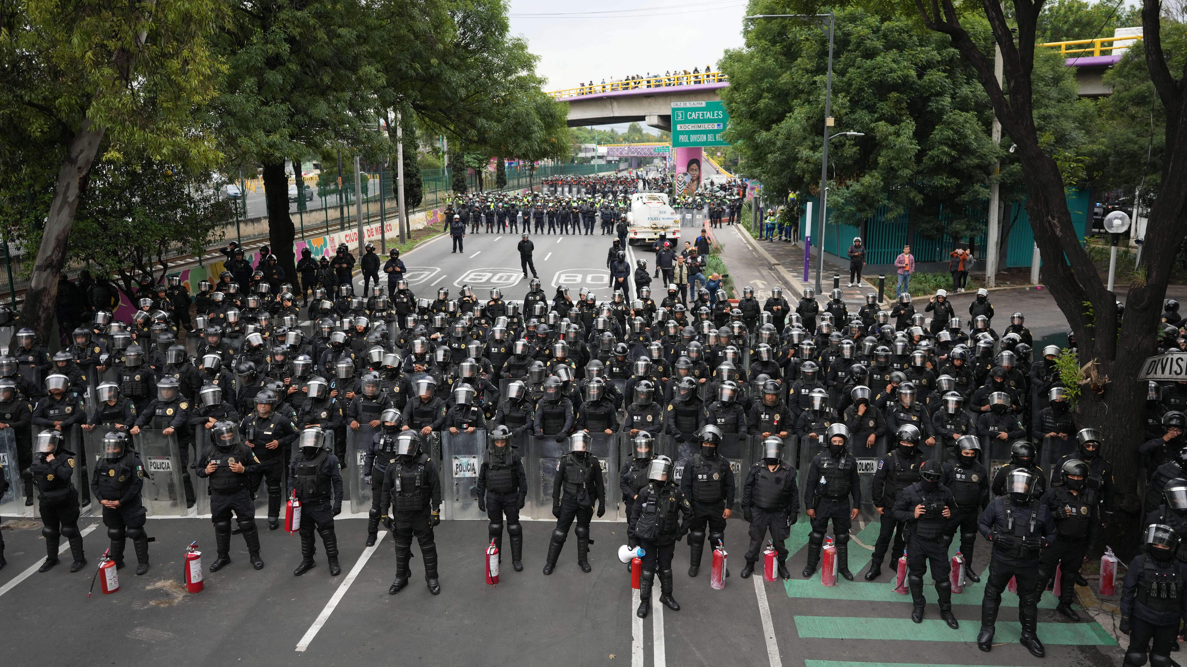 Duizenden demonstranten blokkeren toegang tot WK-s