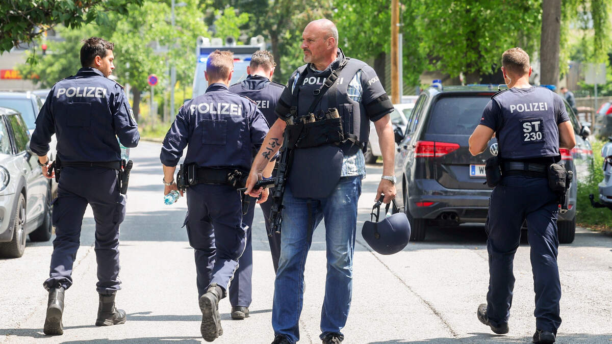 オーストリアの学校での射撃で11人の死者と12人が負傷した射手は21歳の元学生です