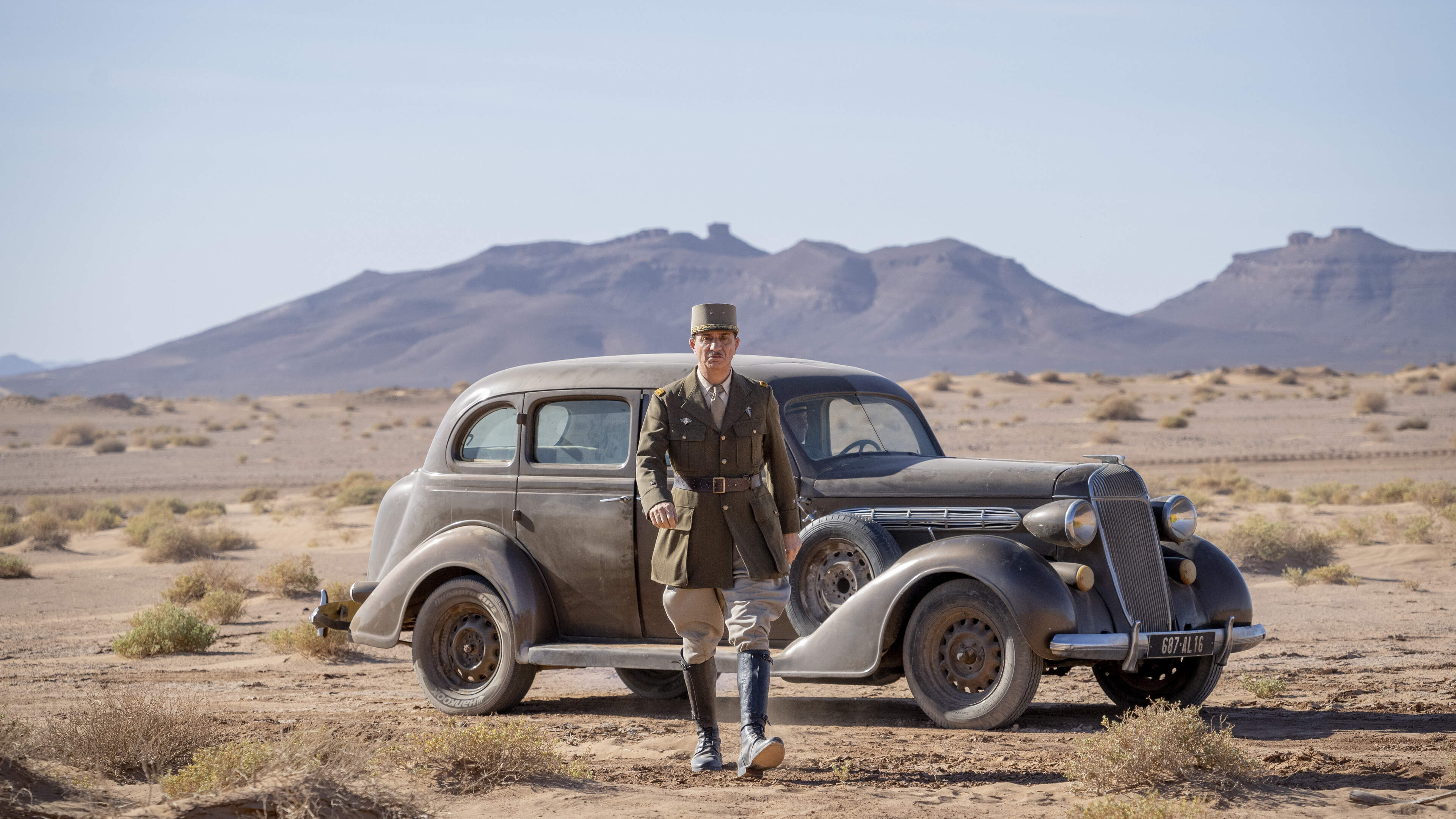 Klaar voor 5,5 uur Charles de Gaulle? Deel één van zijn biopic is gekleurd en al te heroïsch, maar ook verhelderend ★★★☆☆