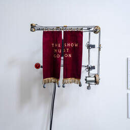 &lsquo;The show must go on&rsquo; van Johan Muyle.