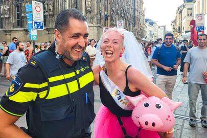 Een Nederlandse politieman op de Gentse Feesten, want ja.